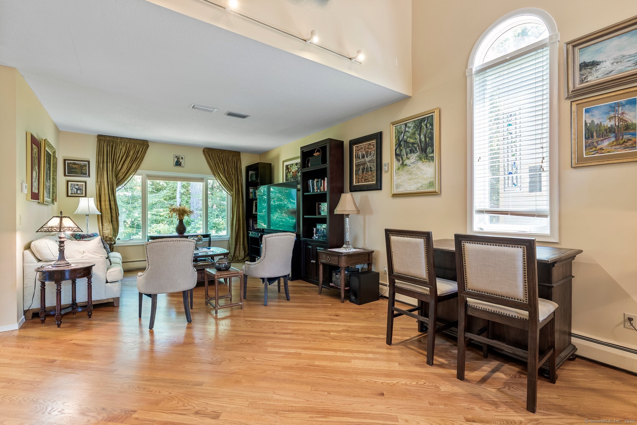 Newington, Connecticut 06111, United States, 2 Bedrooms Bedrooms, ,3 BathroomsBathrooms,Residential,Pending,160210