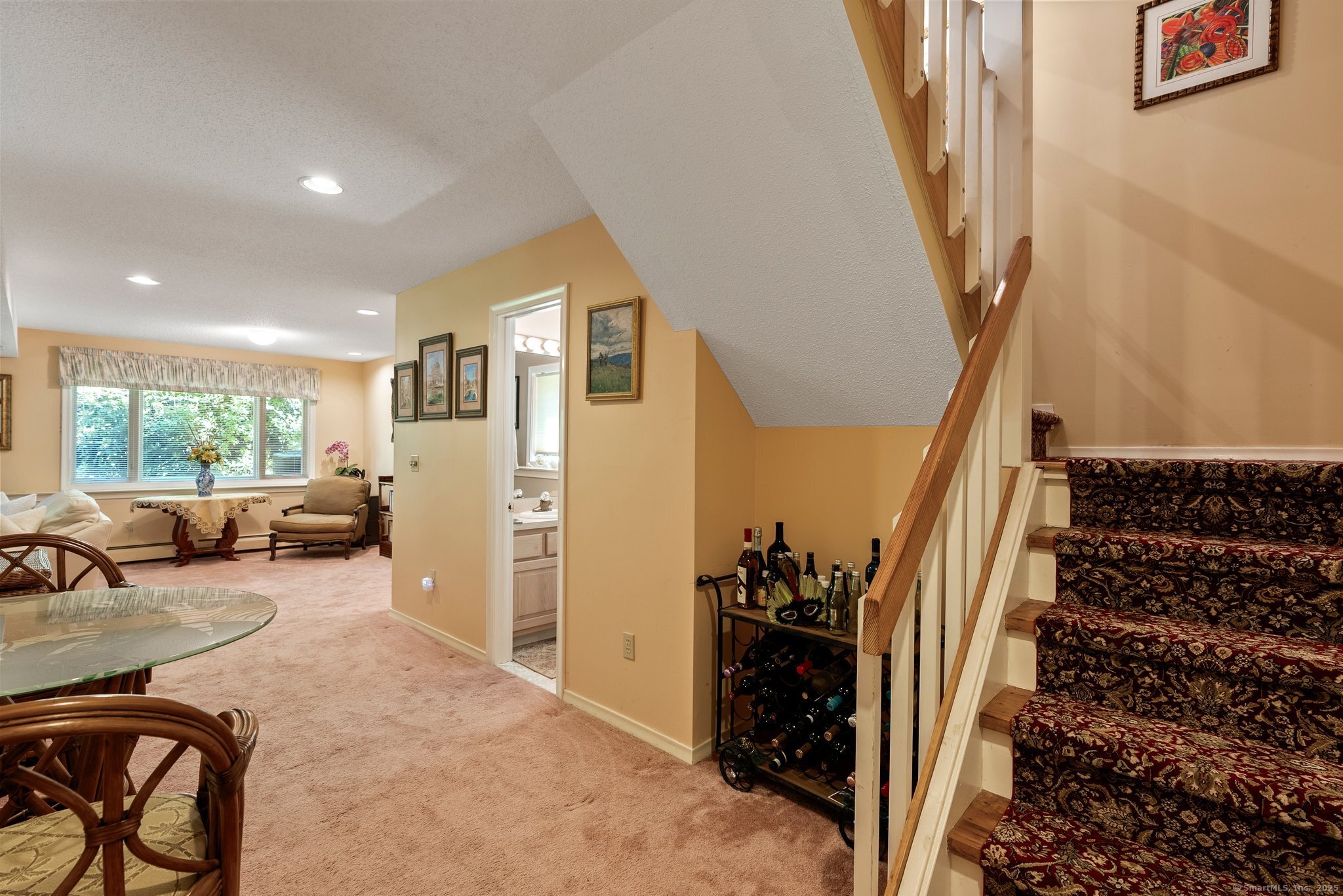 Newington, Connecticut 06111, United States, 2 Bedrooms Bedrooms, ,3 BathroomsBathrooms,Residential,Pending,160210