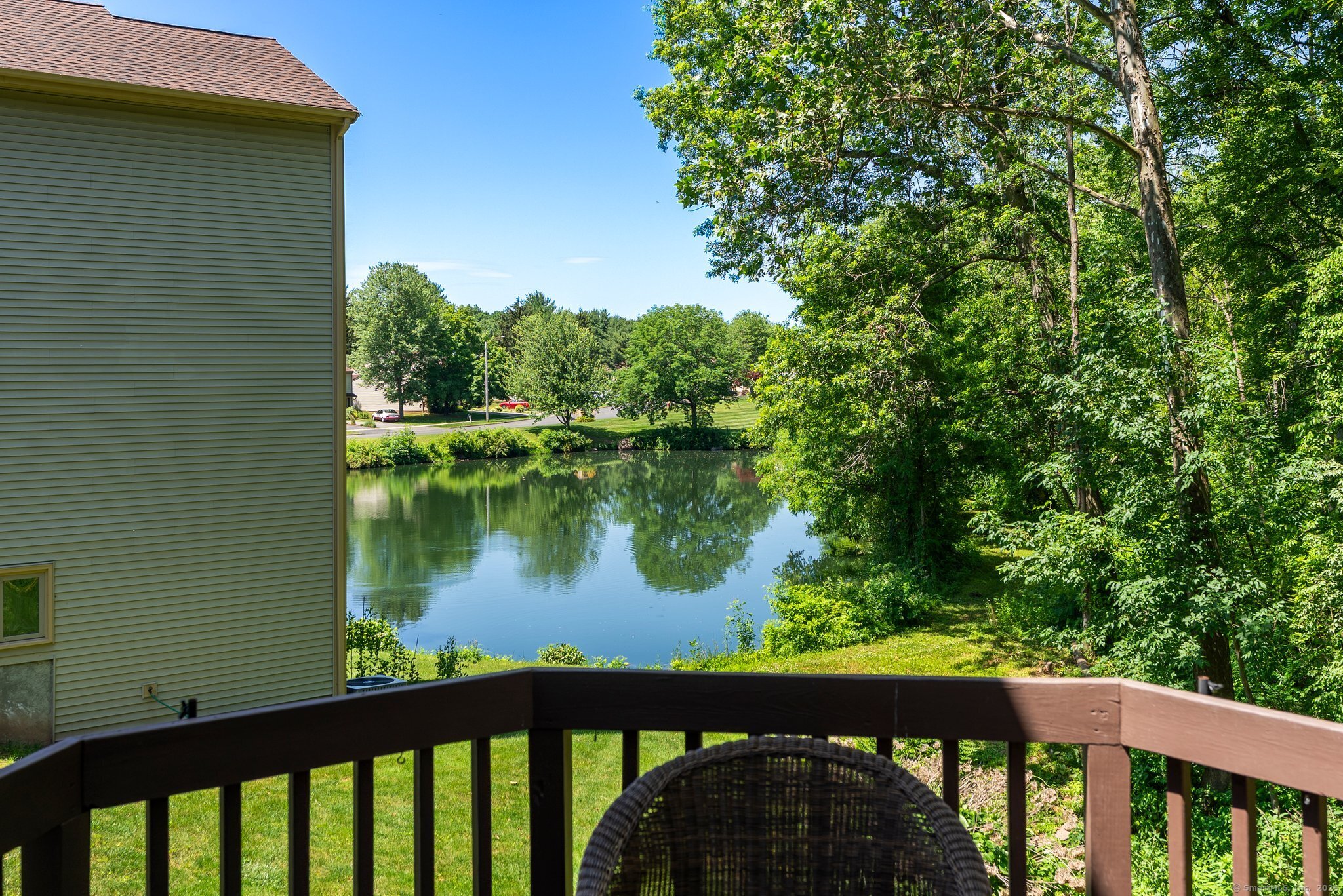 Newington, Connecticut 06111, United States, 2 Bedrooms Bedrooms, ,3 BathroomsBathrooms,Residential,Pending,160210