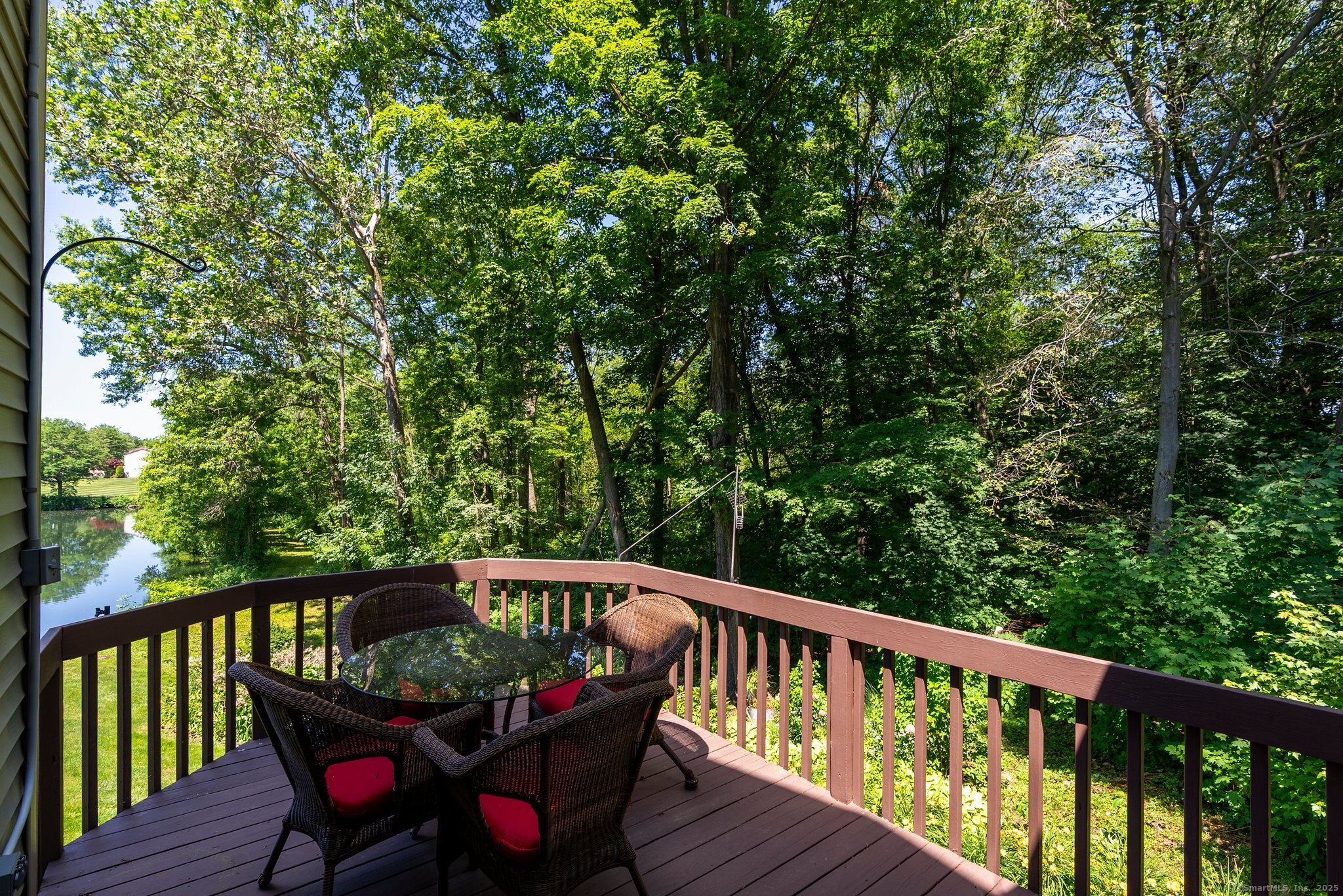 Newington, Connecticut 06111, United States, 2 Bedrooms Bedrooms, ,3 BathroomsBathrooms,Residential,Pending,160210