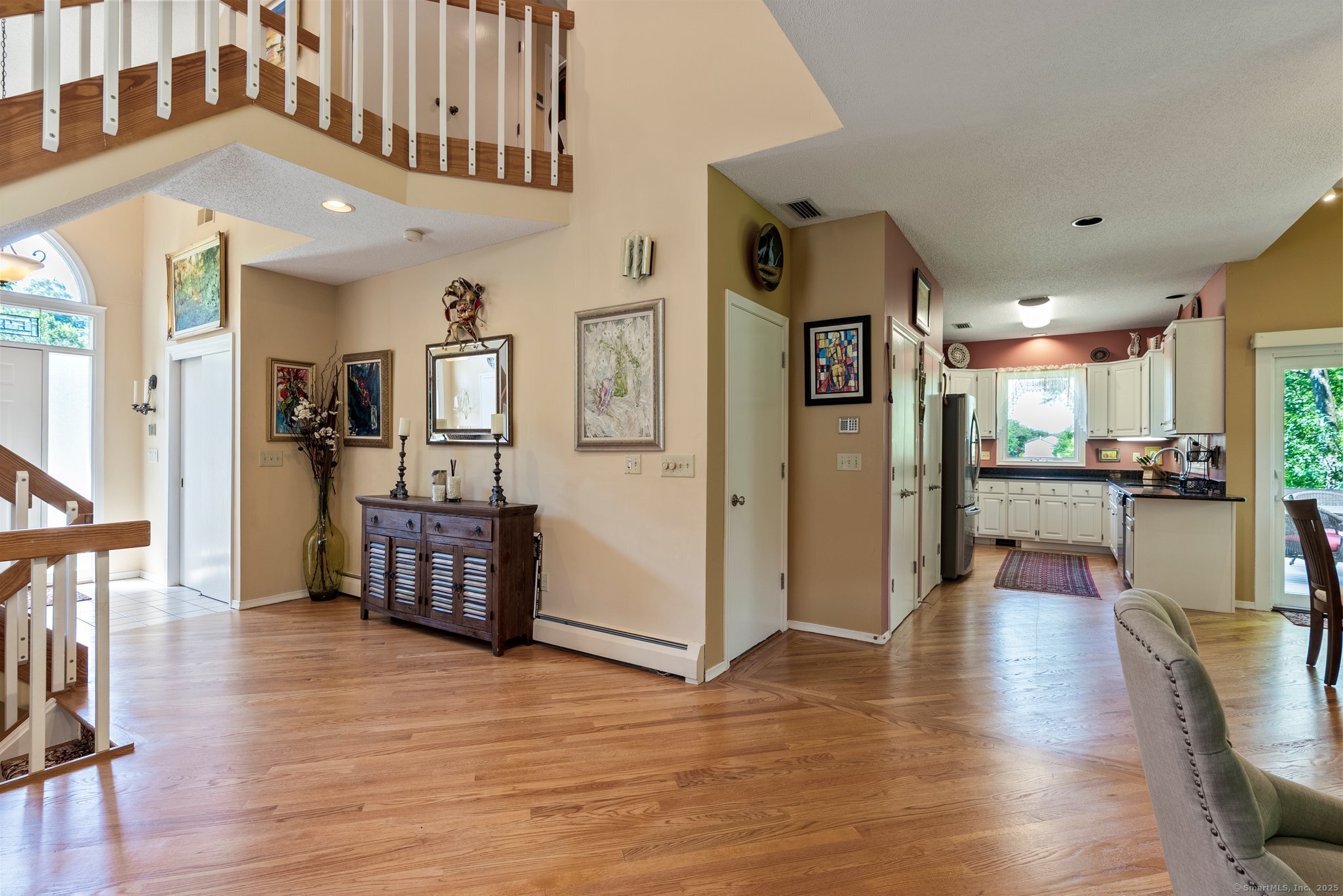 Newington, Connecticut 06111, United States, 2 Bedrooms Bedrooms, ,3 BathroomsBathrooms,Residential,Pending,160210