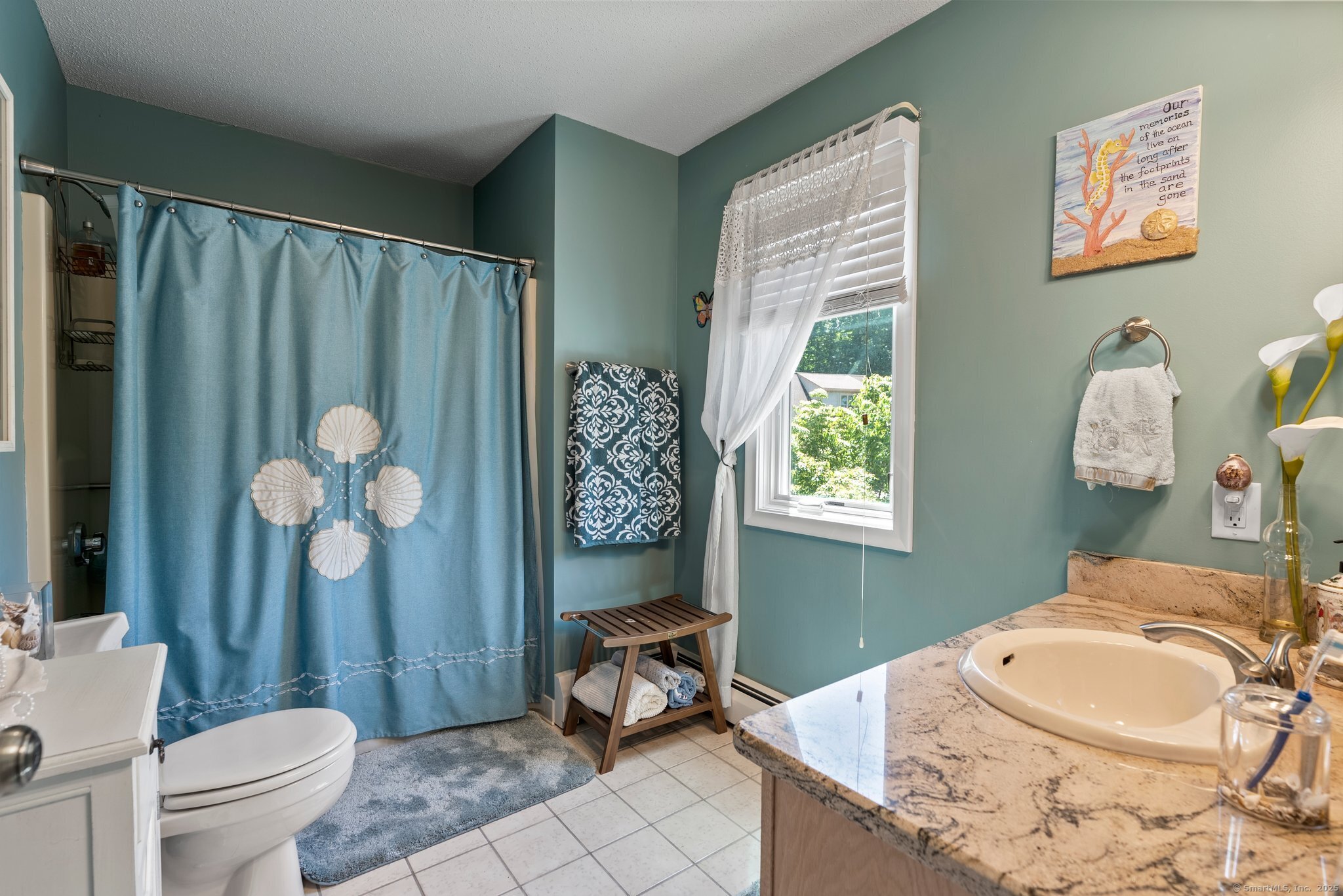 Newington, Connecticut 06111, United States, 2 Bedrooms Bedrooms, ,3 BathroomsBathrooms,Residential,Pending,160210