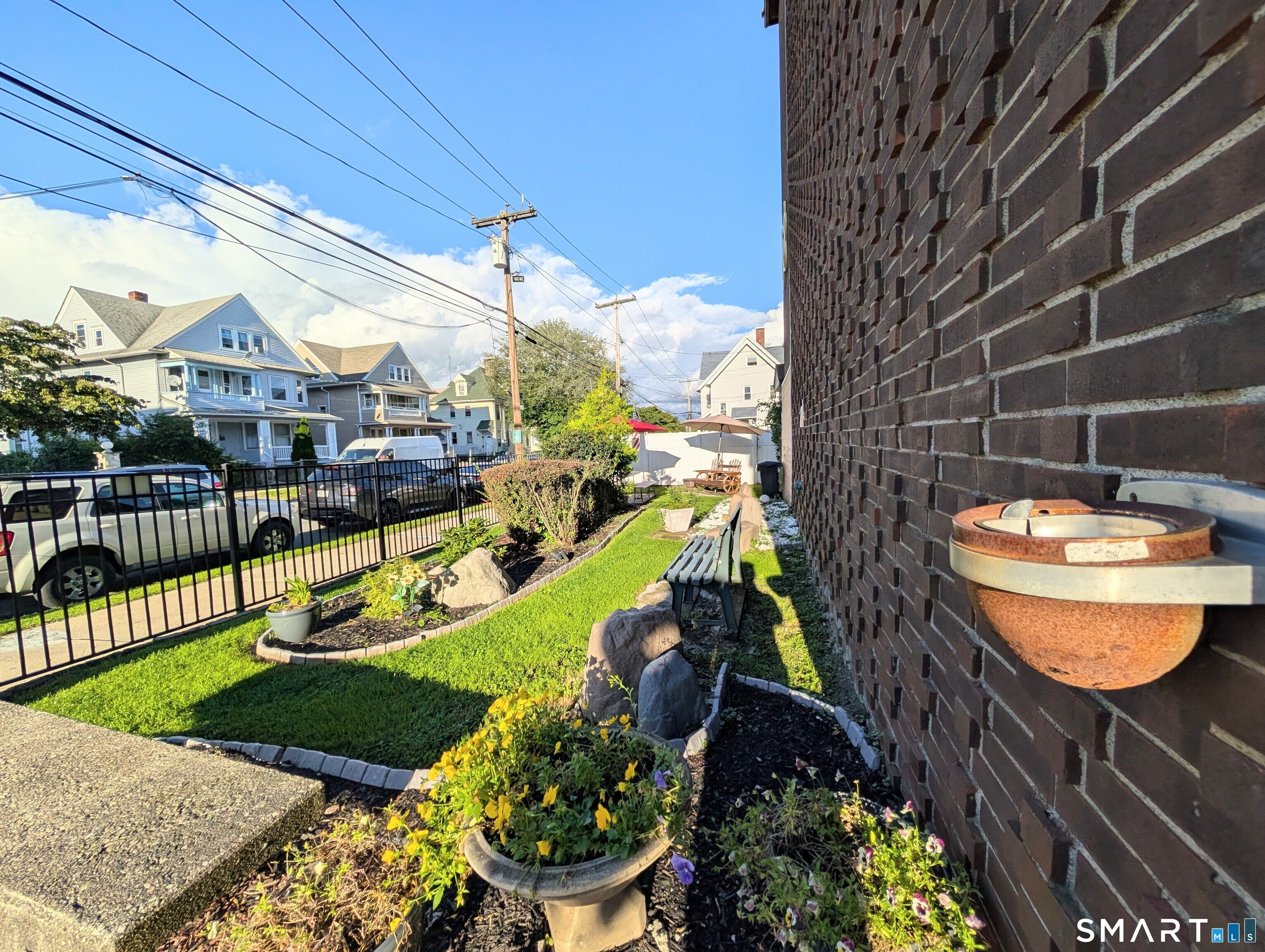 393 Laurel Avenue 302