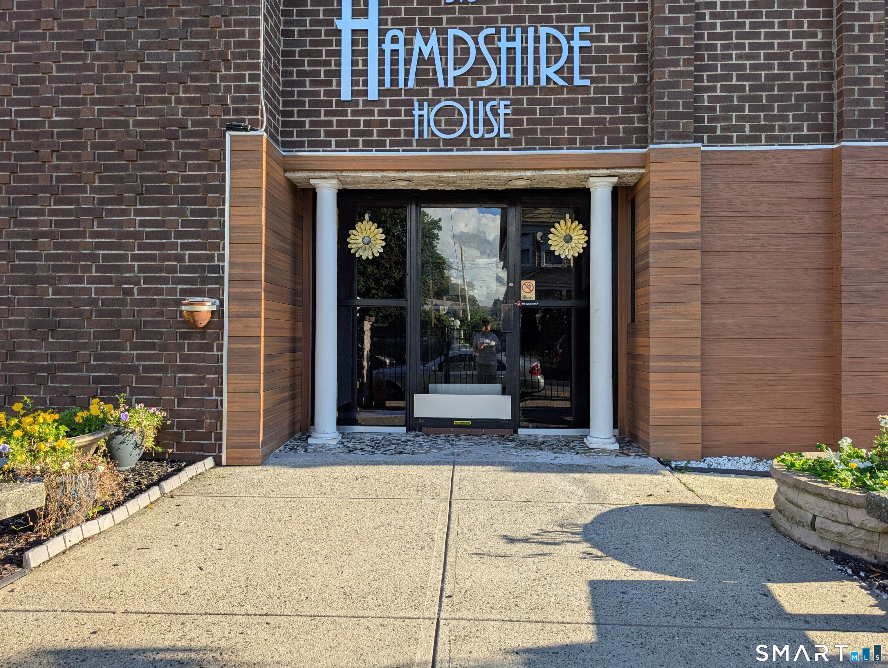 393 Laurel Avenue 302