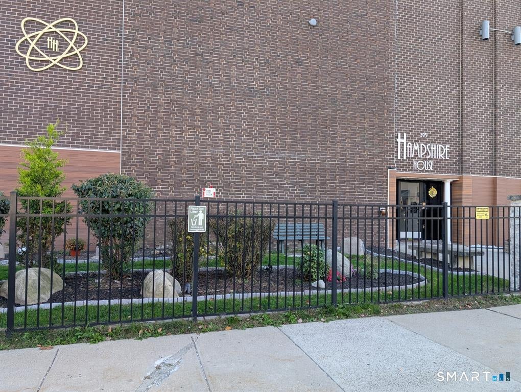 393 Laurel Avenue 302