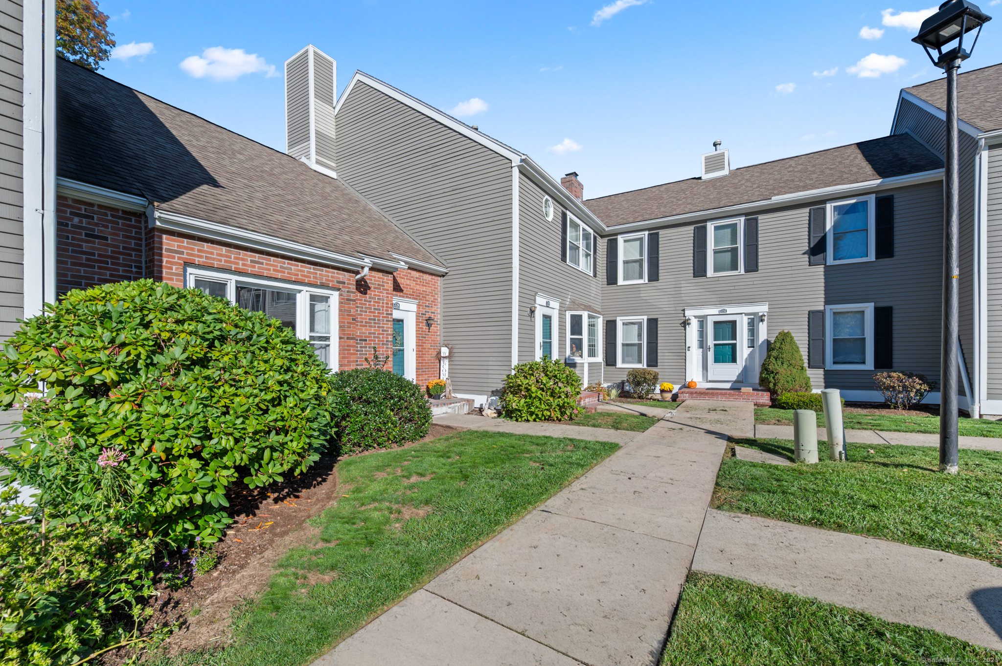 Glastonbury, Connecticut 06033, United States, 1 Bedroom Bedrooms, ,2 BathroomsBathrooms,Residential,Active,228802