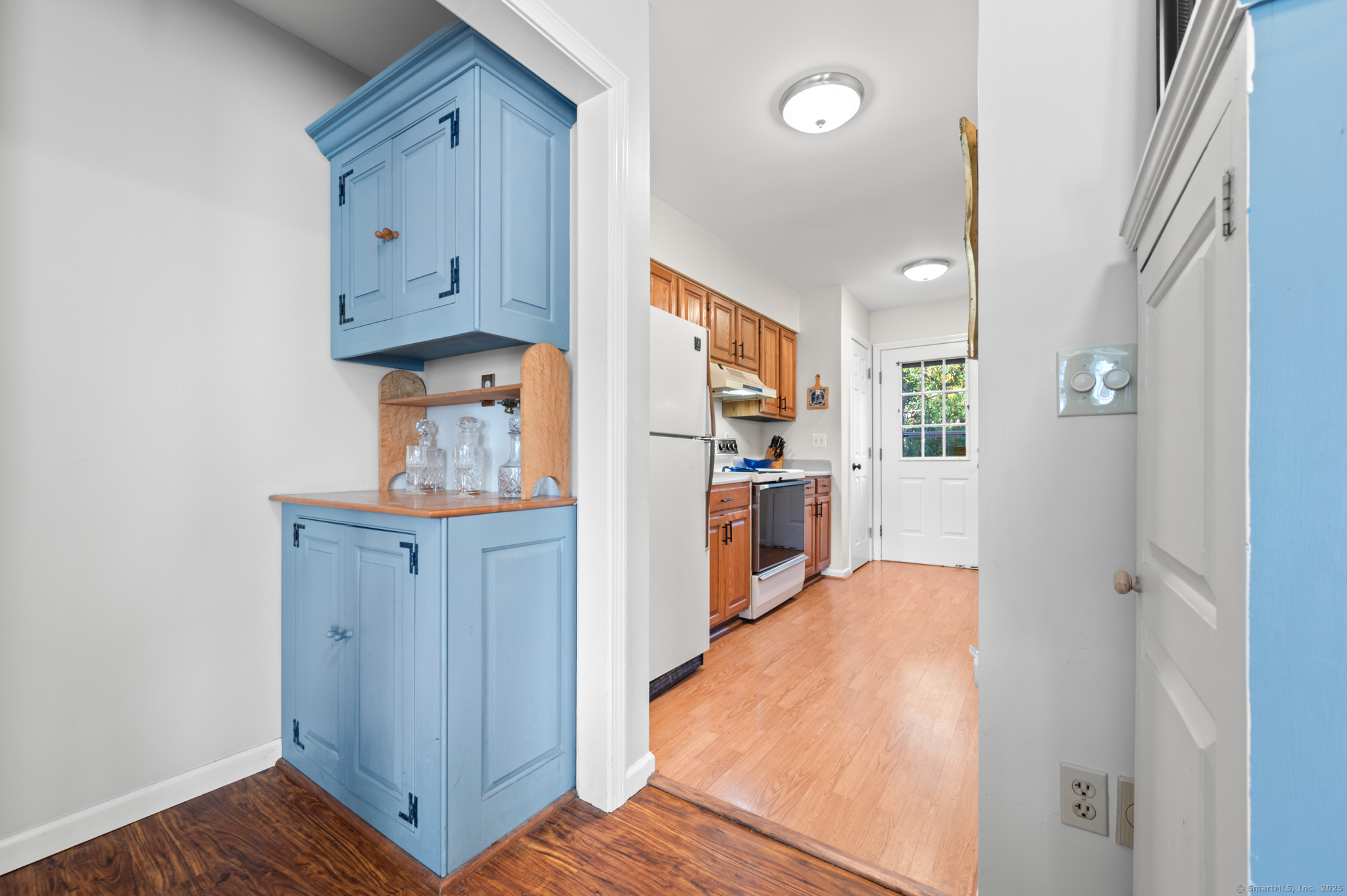 Glastonbury, Connecticut 06033, United States, 1 Bedroom Bedrooms, ,2 BathroomsBathrooms,Residential,Active,228802