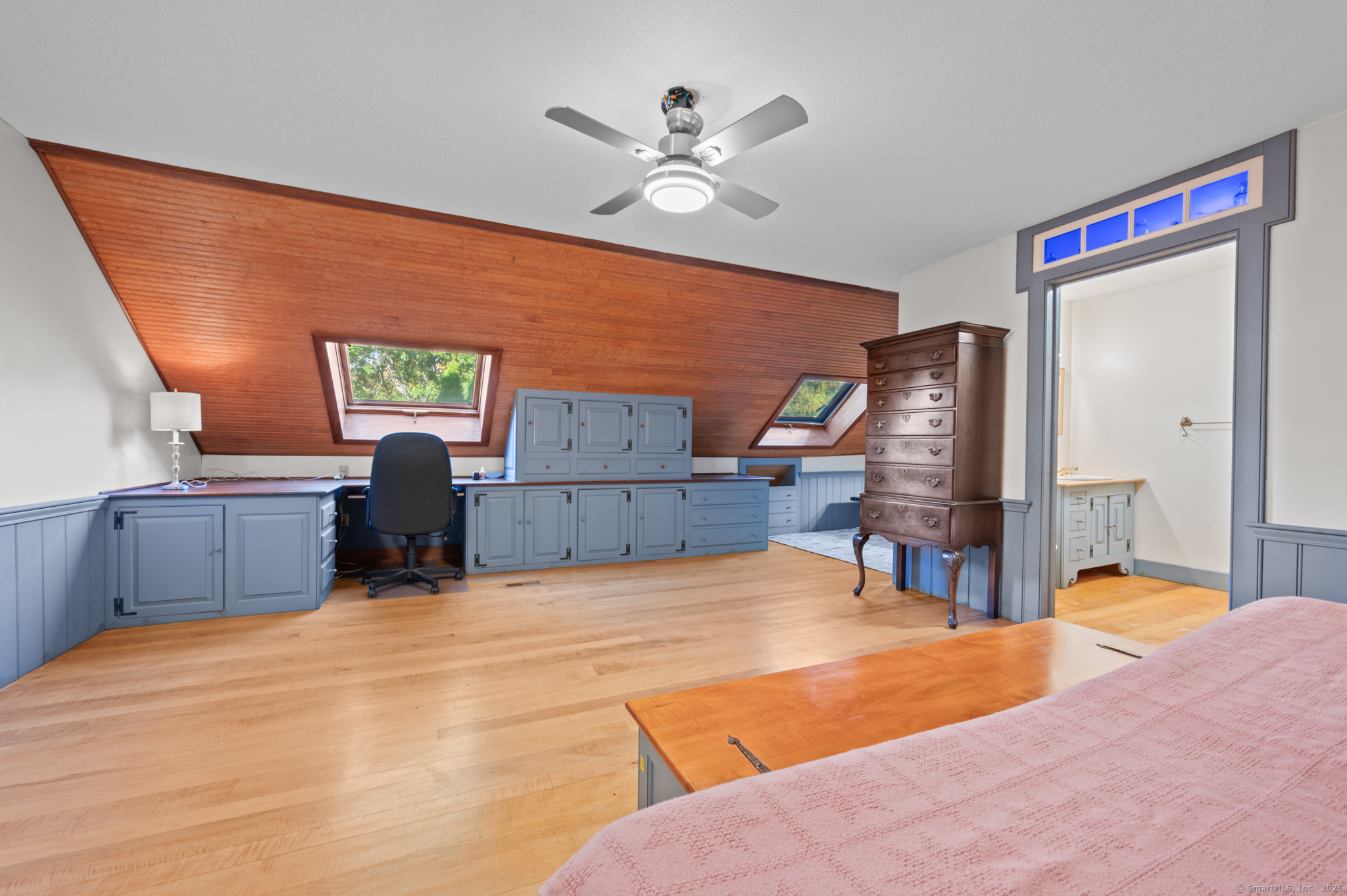 Glastonbury, Connecticut 06033, United States, 1 Bedroom Bedrooms, ,2 BathroomsBathrooms,Residential,Active,228802