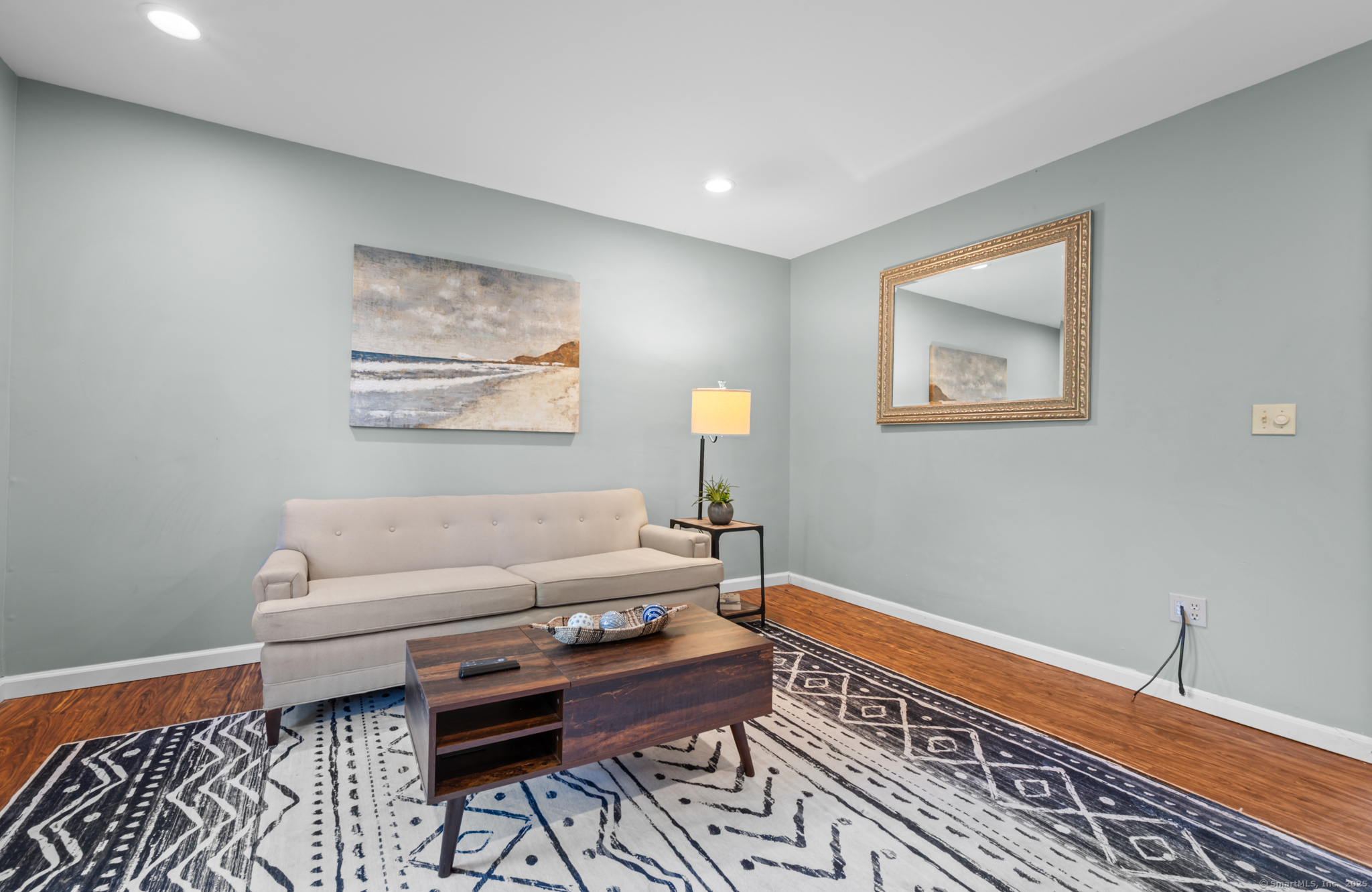 Glastonbury, Connecticut 06033, United States, 1 Bedroom Bedrooms, ,2 BathroomsBathrooms,Residential,Active,228802