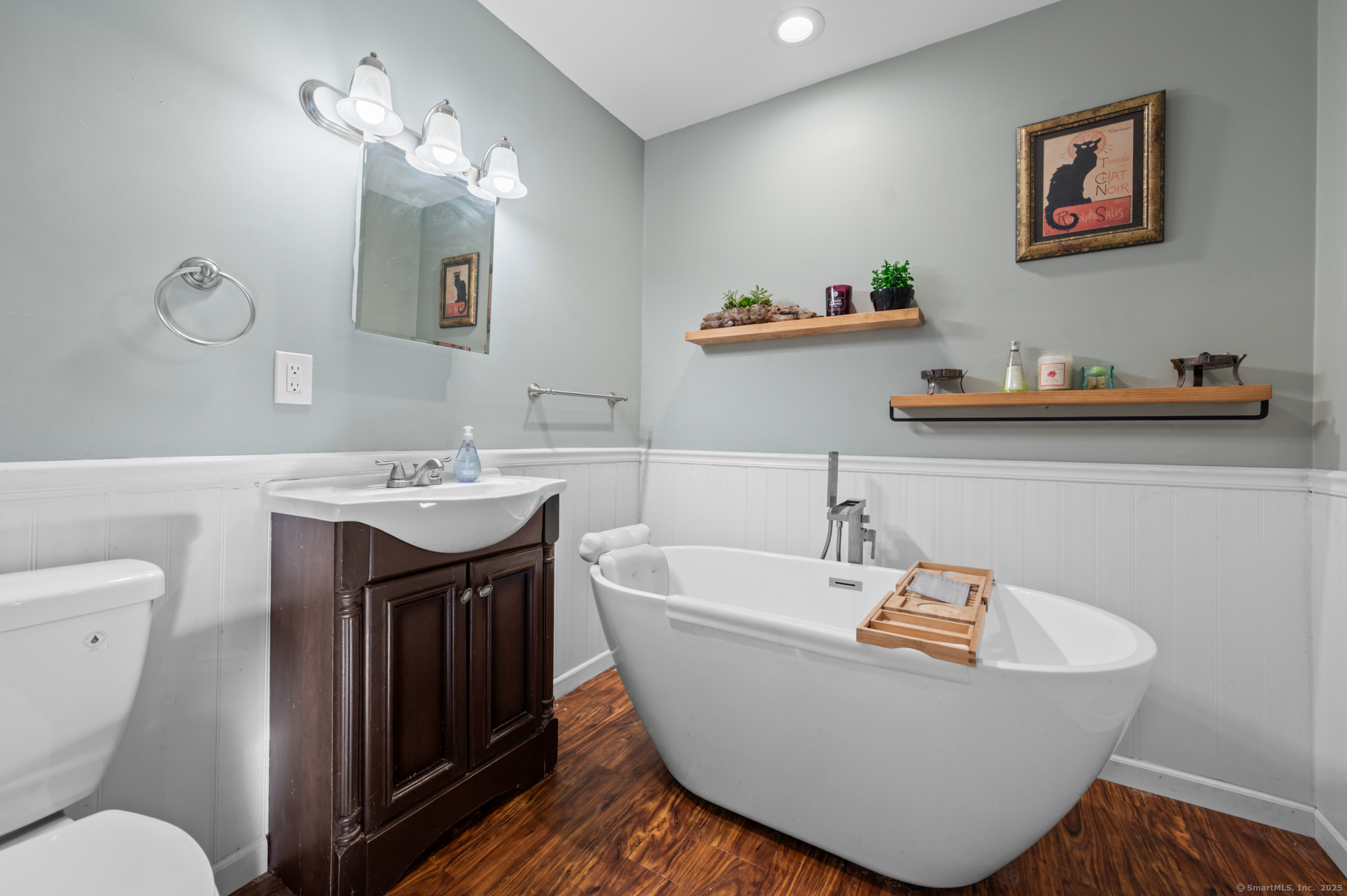 Glastonbury, Connecticut 06033, United States, 1 Bedroom Bedrooms, ,2 BathroomsBathrooms,Residential,Active,228802