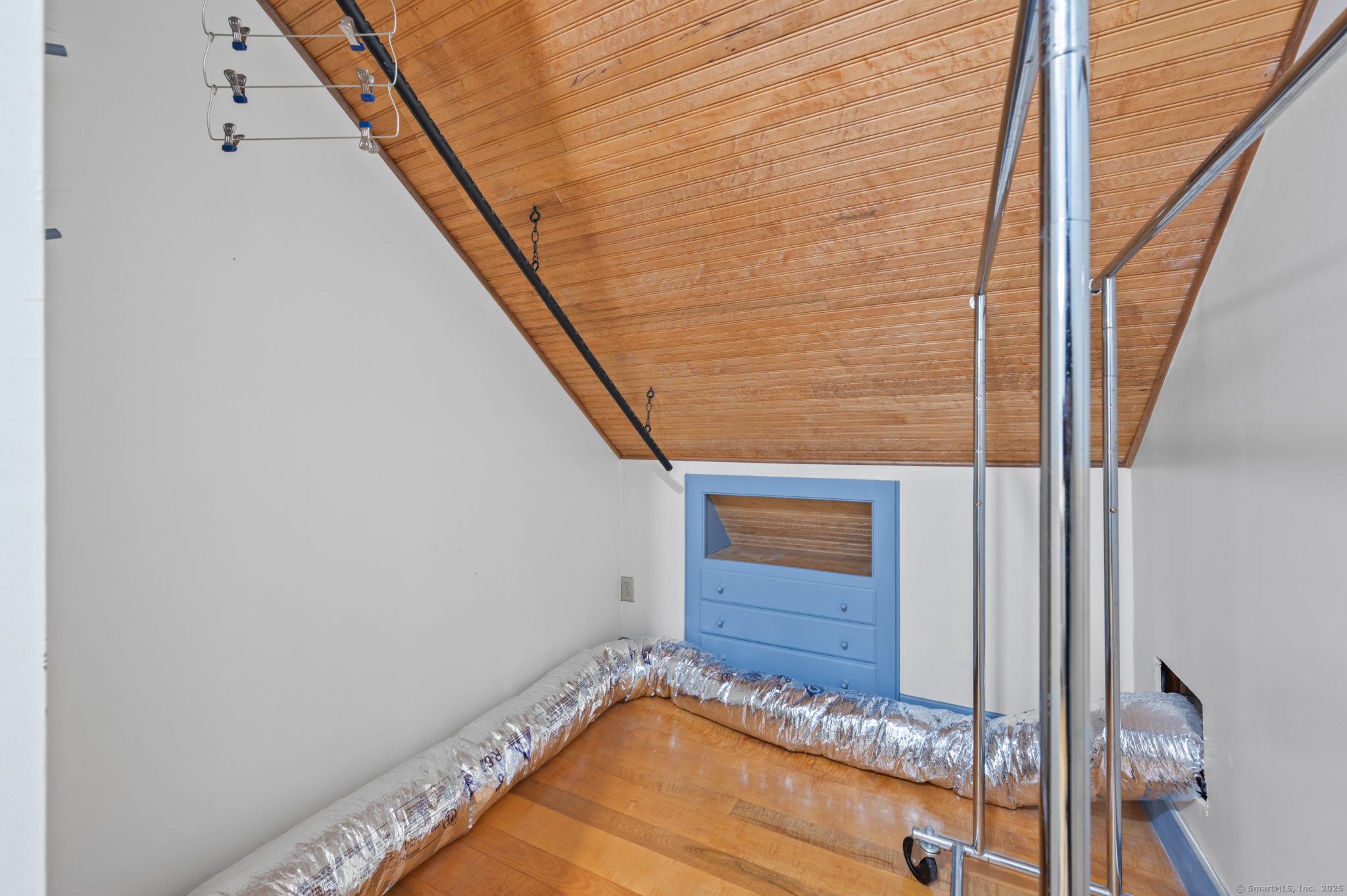 Glastonbury, Connecticut 06033, United States, 1 Bedroom Bedrooms, ,2 BathroomsBathrooms,Residential,Active,228802