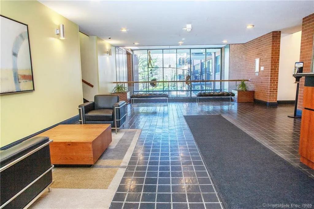 31 Woodland Street 1E