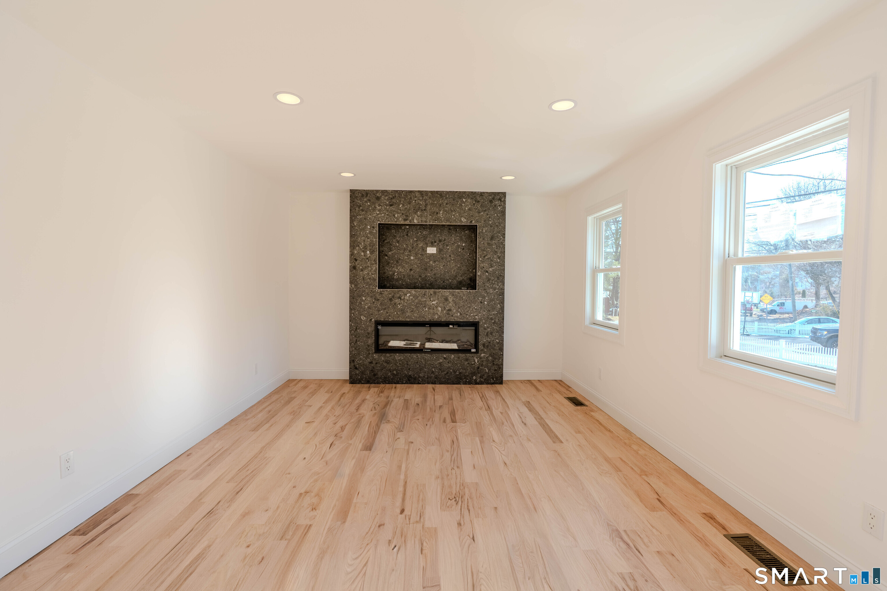 4 Robins Square East