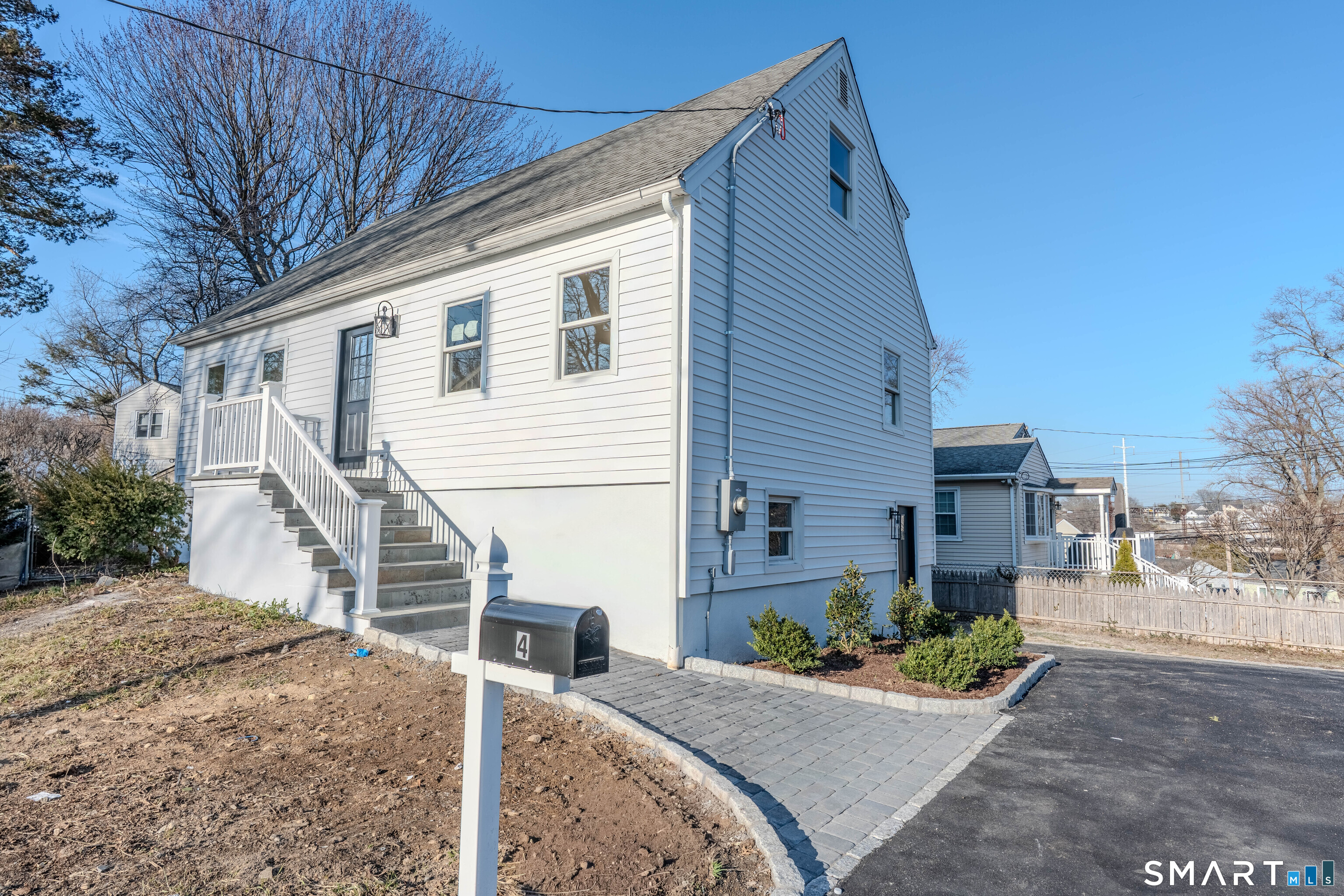 4 Robins Square East