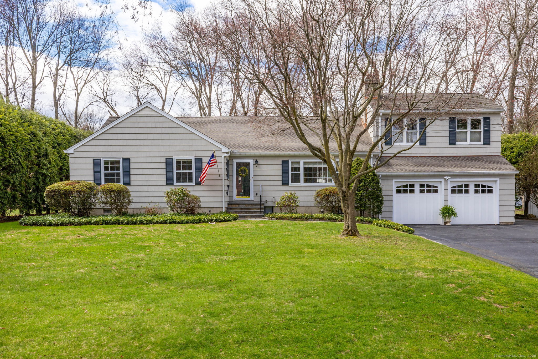 Property for Sale at Club Road, Stamford, Connecticut - Bedrooms: 4 
Bathrooms: 3 
Rooms: 8  - $999,900