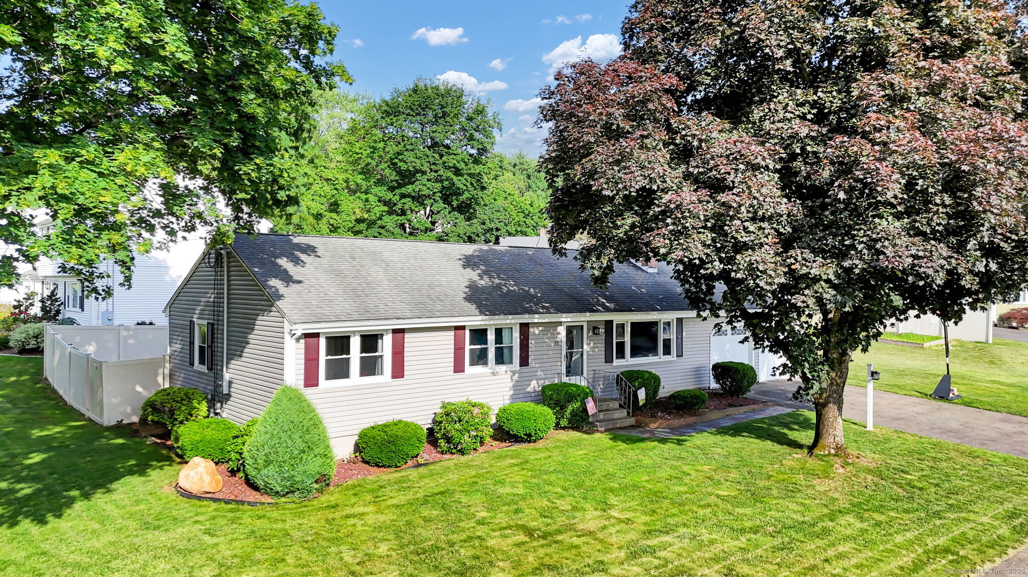 Property for Sale at Farms Village Road, Rocky Hill, Connecticut - Bedrooms: 3 
Bathrooms: 3.5 
Rooms: 7  - $489,900
