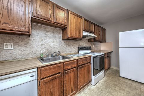 Tiny photo for 65 West Walk #65, West Haven, CT 06516 (MLS # 24142318)