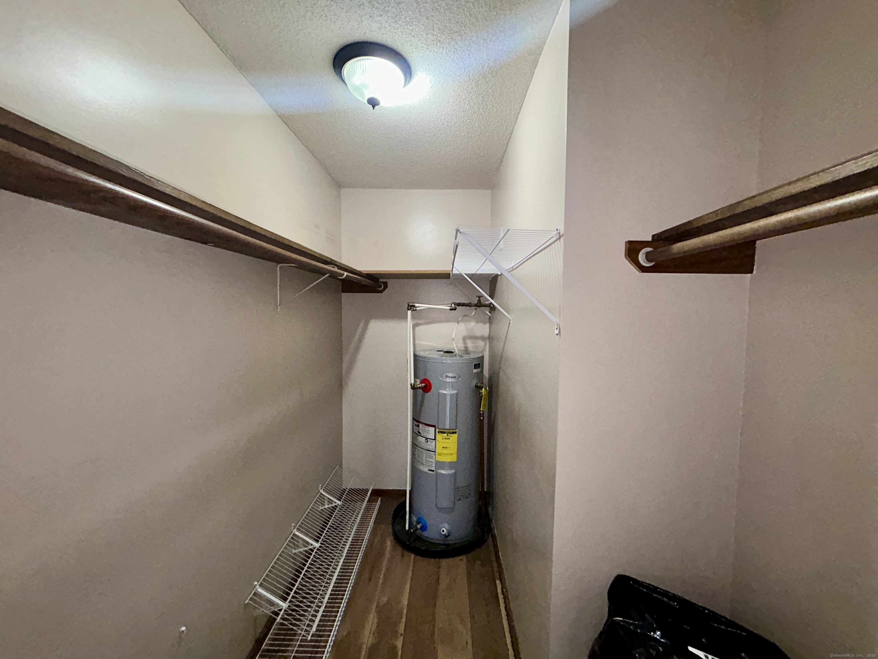 Newington, Connecticut 06111, United States, 1 Bedroom Bedrooms, ,1 BathroomBathrooms,Residential,Pending,5823