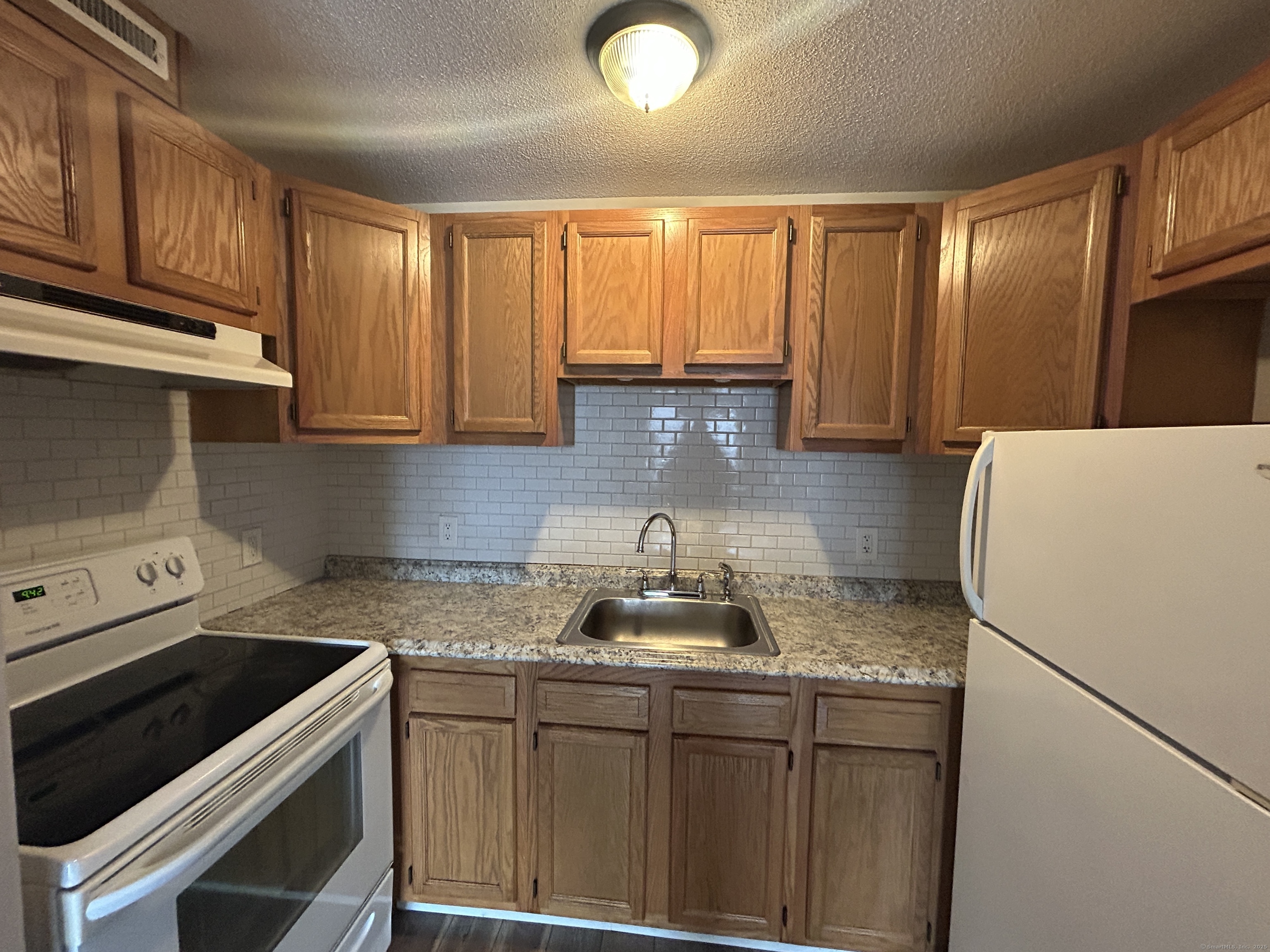 Newington, Connecticut 06111, United States, 1 Bedroom Bedrooms, ,1 BathroomBathrooms,Residential,Pending,5823