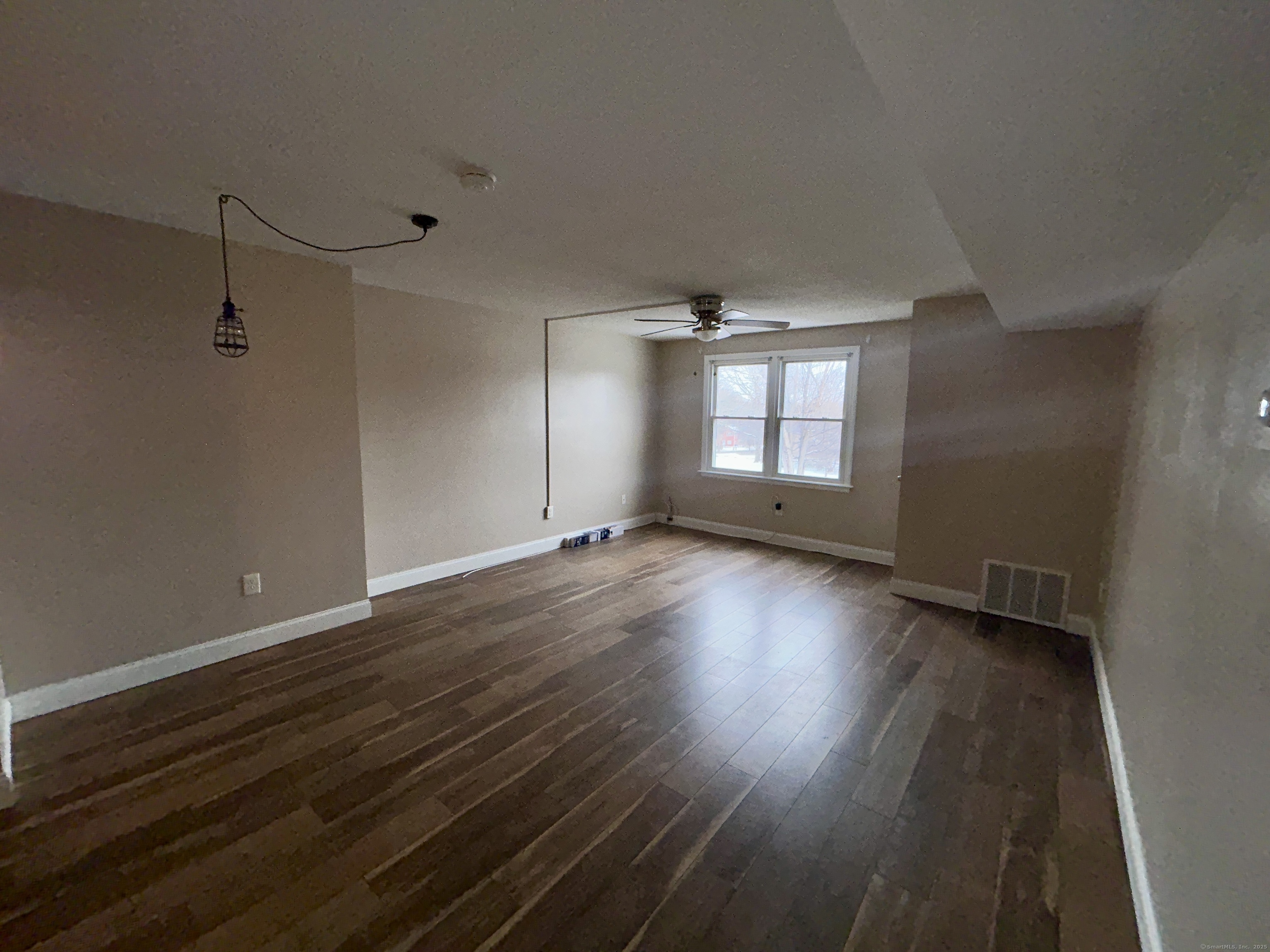 Newington, Connecticut 06111, United States, 1 Bedroom Bedrooms, ,1 BathroomBathrooms,Residential,Pending,5823