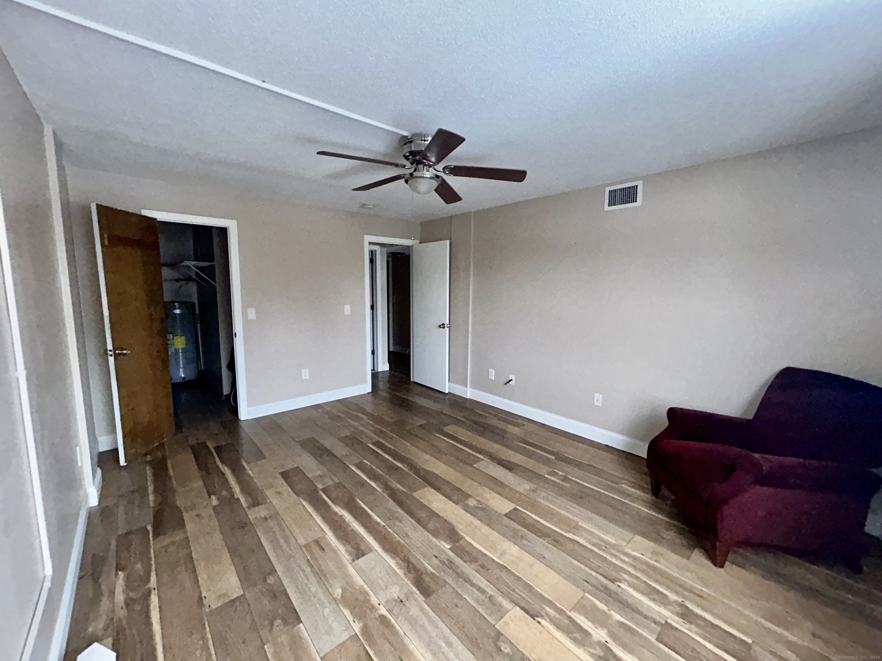 Newington, Connecticut 06111, United States, 1 Bedroom Bedrooms, ,1 BathroomBathrooms,Residential,Pending,5823