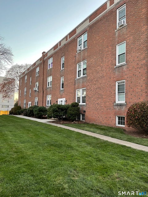 Condo For Rent - 890-D Farmington Avenue #890D<br/> West Hartford, CT 06119
