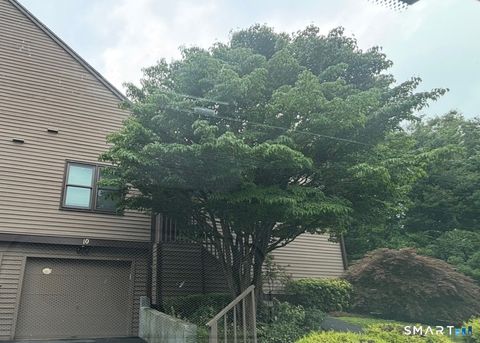 10 Juniper Circle 10 Monroe CT 06468