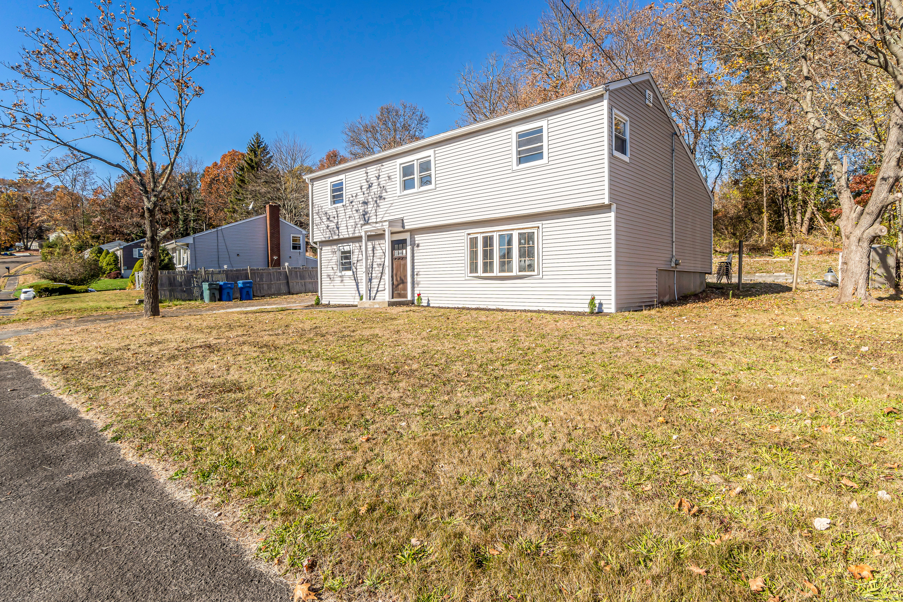 Property for Sale at Newcastle Drive, Hamden, Connecticut - Bedrooms: 4 
Bathrooms: 2 
Rooms: 7  - $369,999