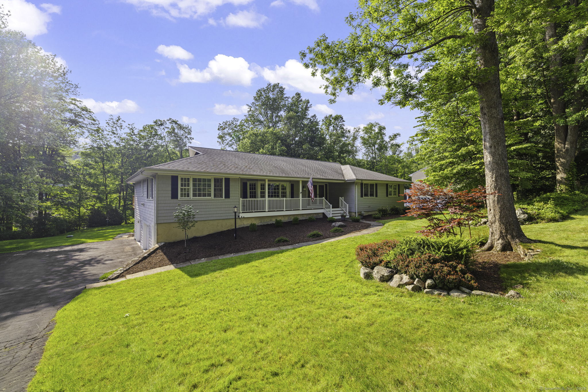 Remington Road, Ridgefield, Connecticut - 4 Bedrooms  
4 Bathrooms  
10 Rooms - 