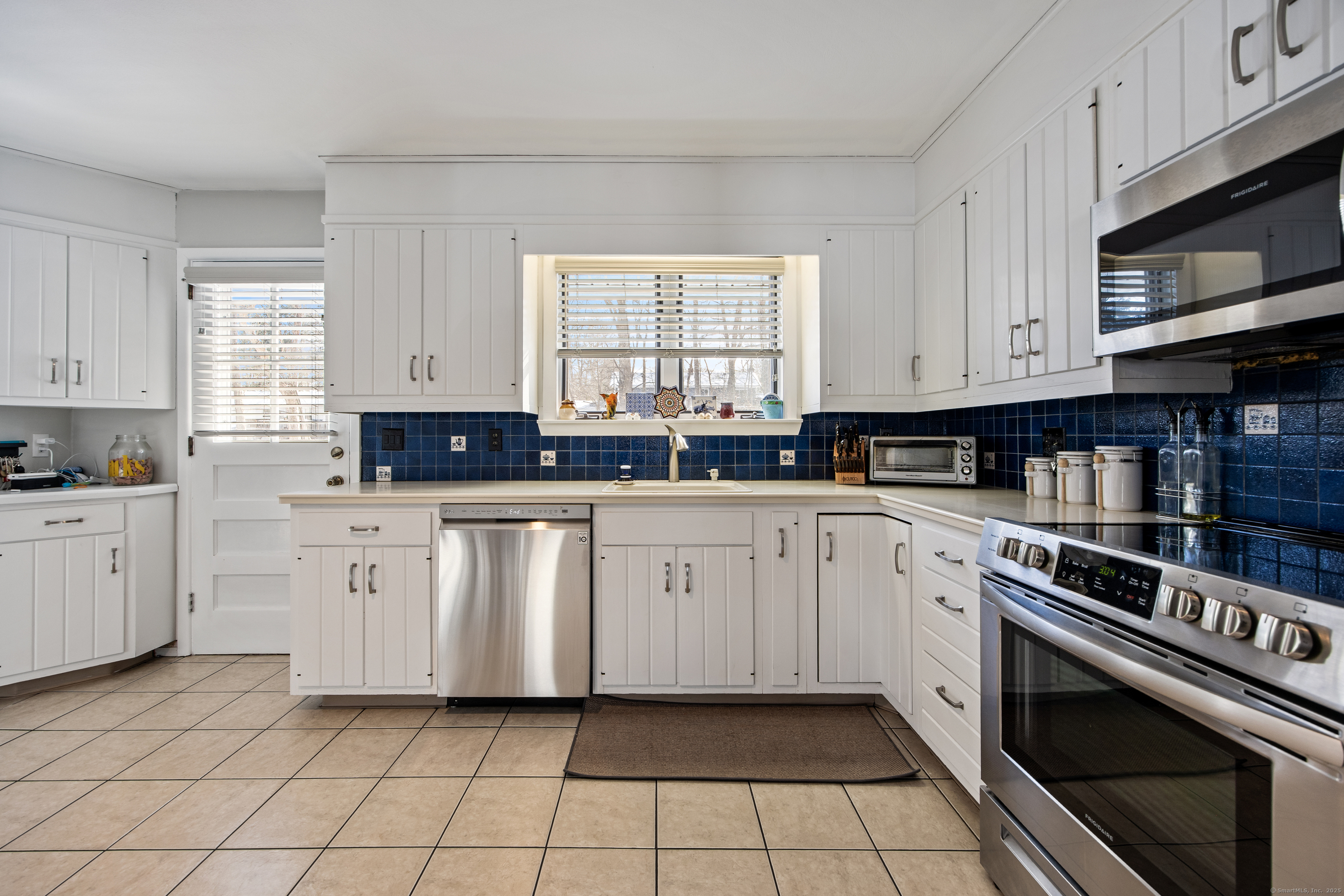 299 Greenbriar Drive, Cheshire, Connecticut image 9