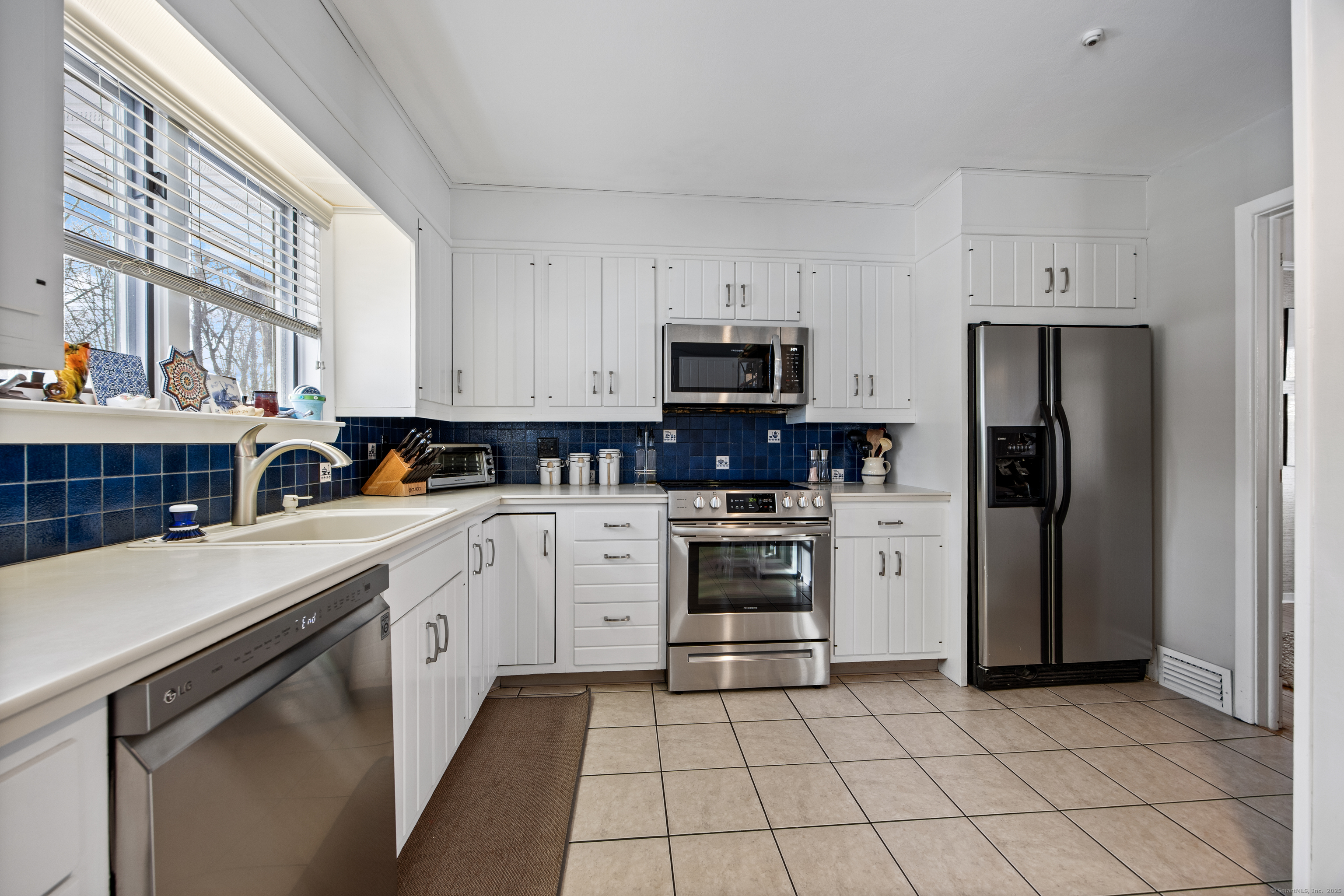 299 Greenbriar Drive, Cheshire, Connecticut image 11