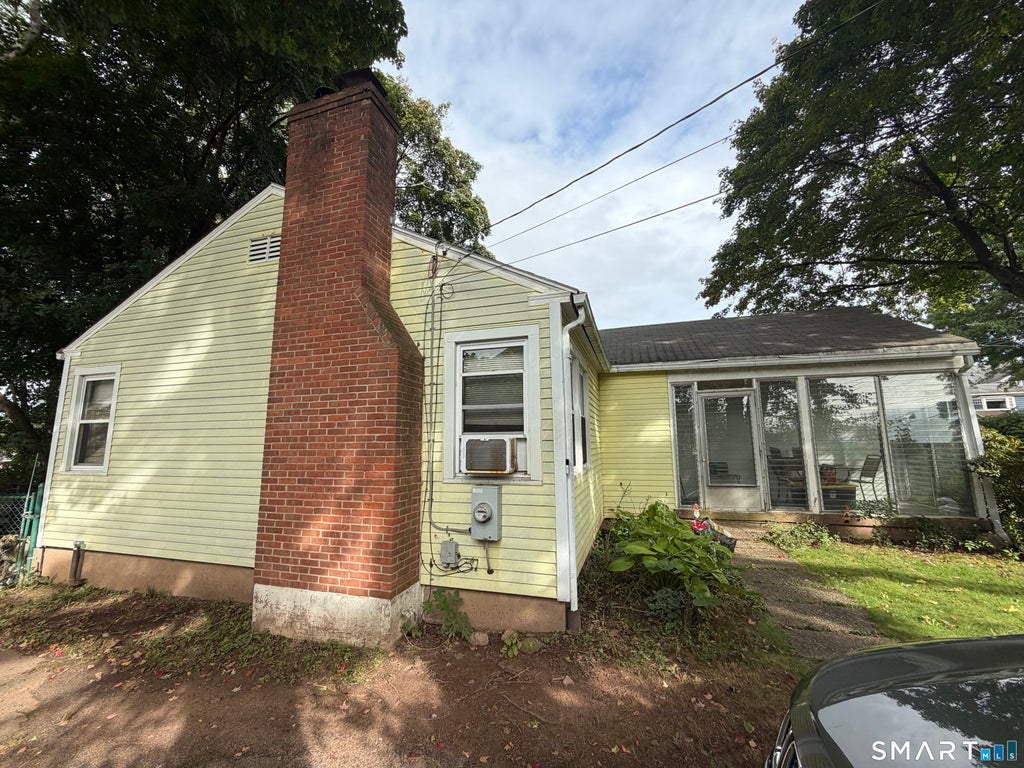 Photo of 33 Howard Avenue, Middletown, CT 06457 (MLS # 24208946)