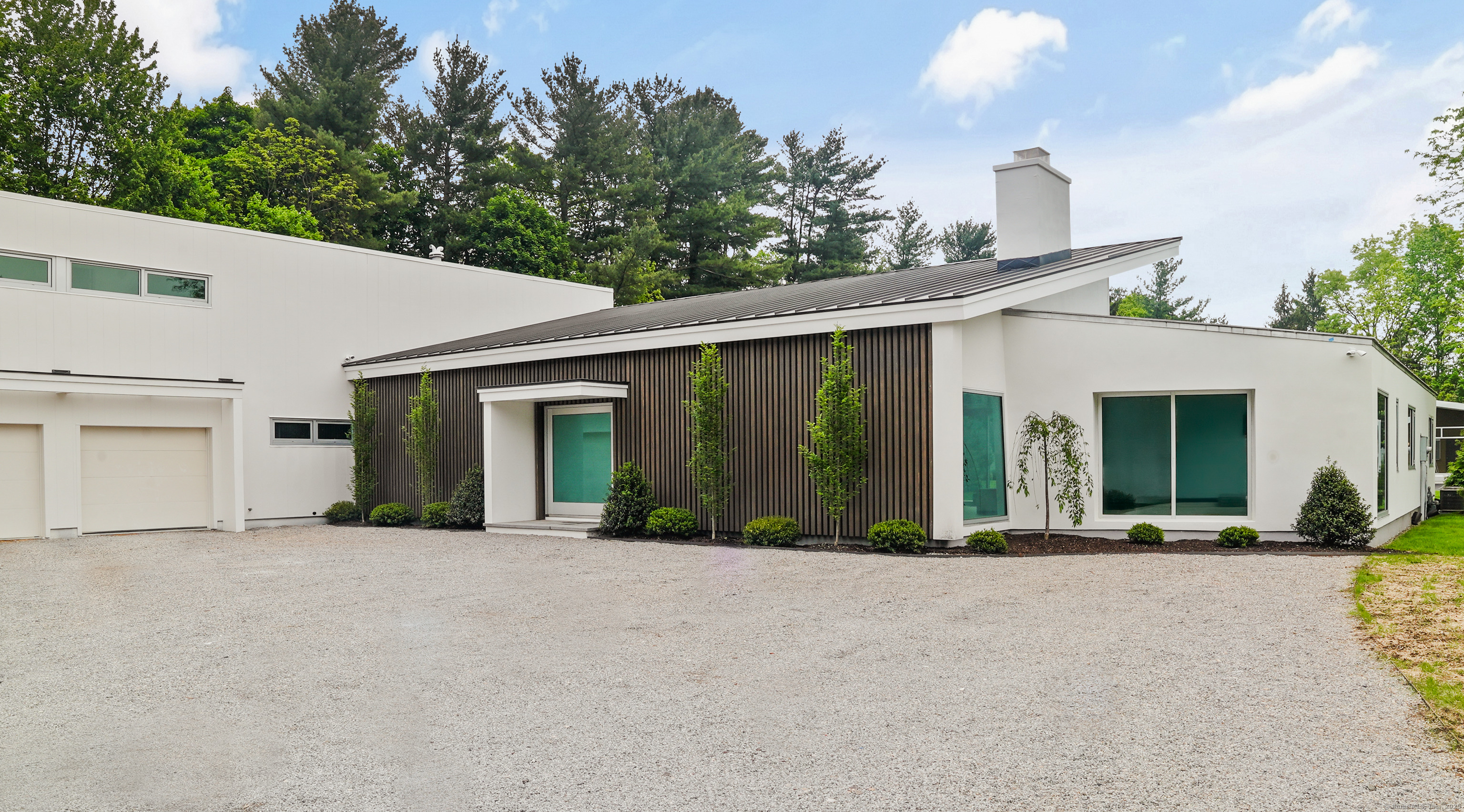 Burr School Road, Westport, Connecticut - 5 Bedrooms  
5 Bathrooms  
9 Rooms - 