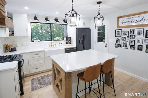 Tiny photo for 3 Finch Run #3, Avon, CT 06001 (MLS # 24169197)