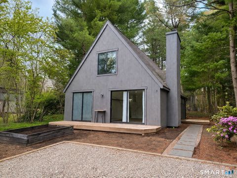 Photo of 3 Finch Run #3, Avon, CT 06001 (MLS # 24169197)