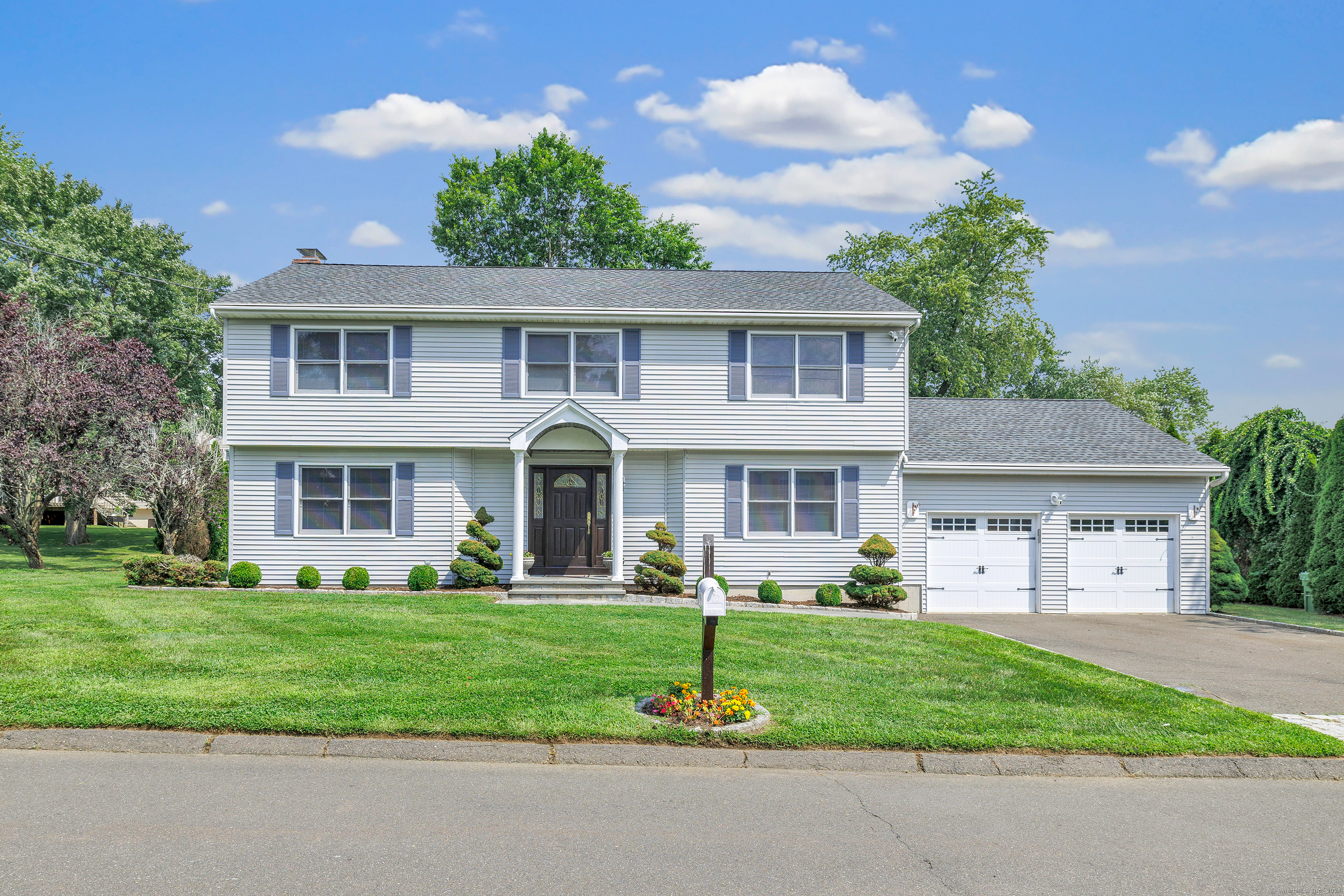 View Trumbull, CT 06611 house