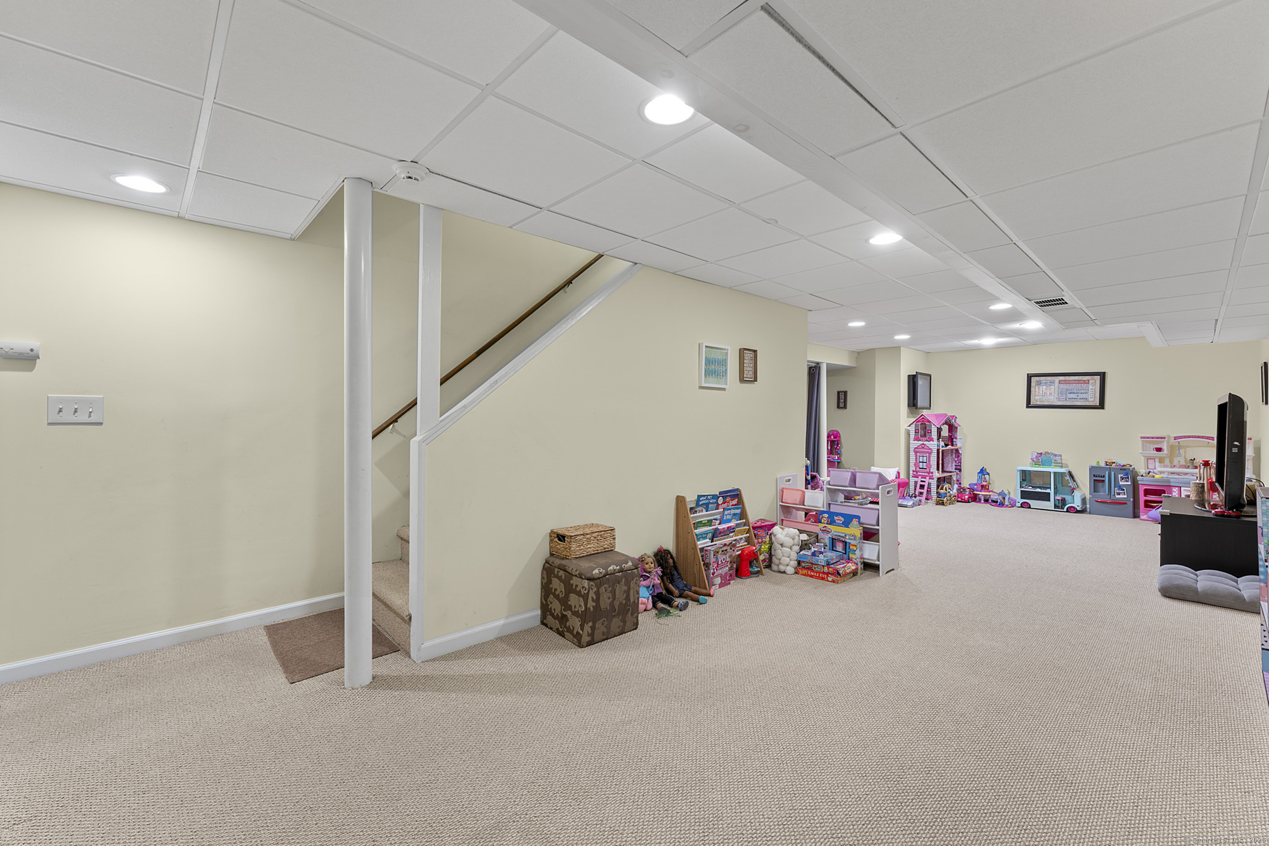 28 Hilltop Drive, Trumbull, Connecticut image 37