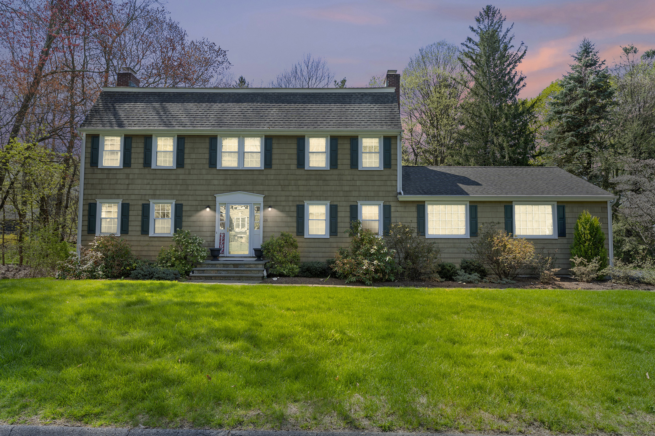 Hilltop Drive, Trumbull, Connecticut - 4 Bedrooms  
3 Bathrooms  
8 Rooms - 