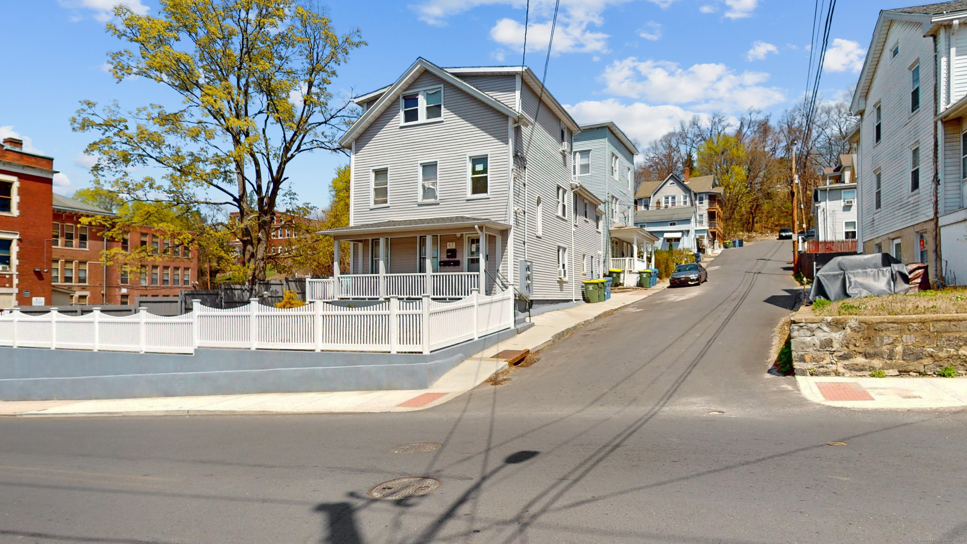 Wolcott Street, Waterbury, Connecticut - 4 Bedrooms  
2 Bathrooms  
12 Rooms - 
