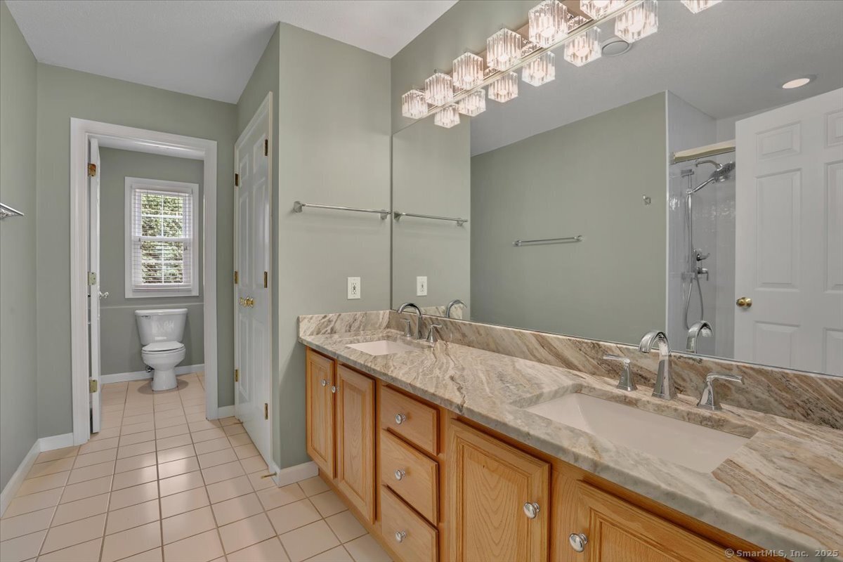 Newington, Connecticut 06111, United States, 2 Bedrooms Bedrooms, ,4 BathroomsBathrooms,Residential,Active,209369