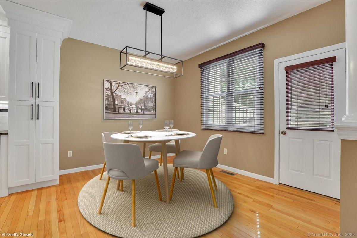 Newington, Connecticut 06111, United States, 2 Bedrooms Bedrooms, ,4 BathroomsBathrooms,Residential,Active,209369