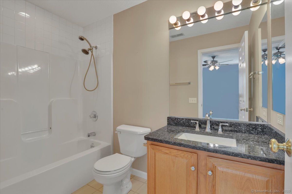 Newington, Connecticut 06111, United States, 2 Bedrooms Bedrooms, ,4 BathroomsBathrooms,Residential,Active,209369