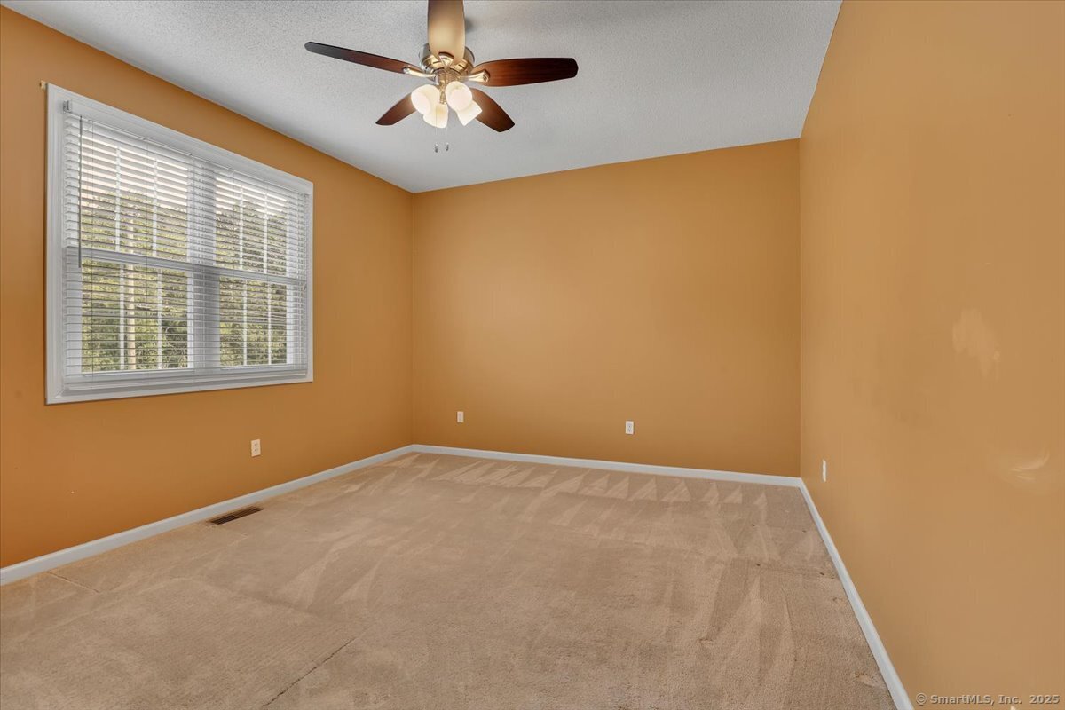 Newington, Connecticut 06111, United States, 2 Bedrooms Bedrooms, ,4 BathroomsBathrooms,Residential,Active,209369