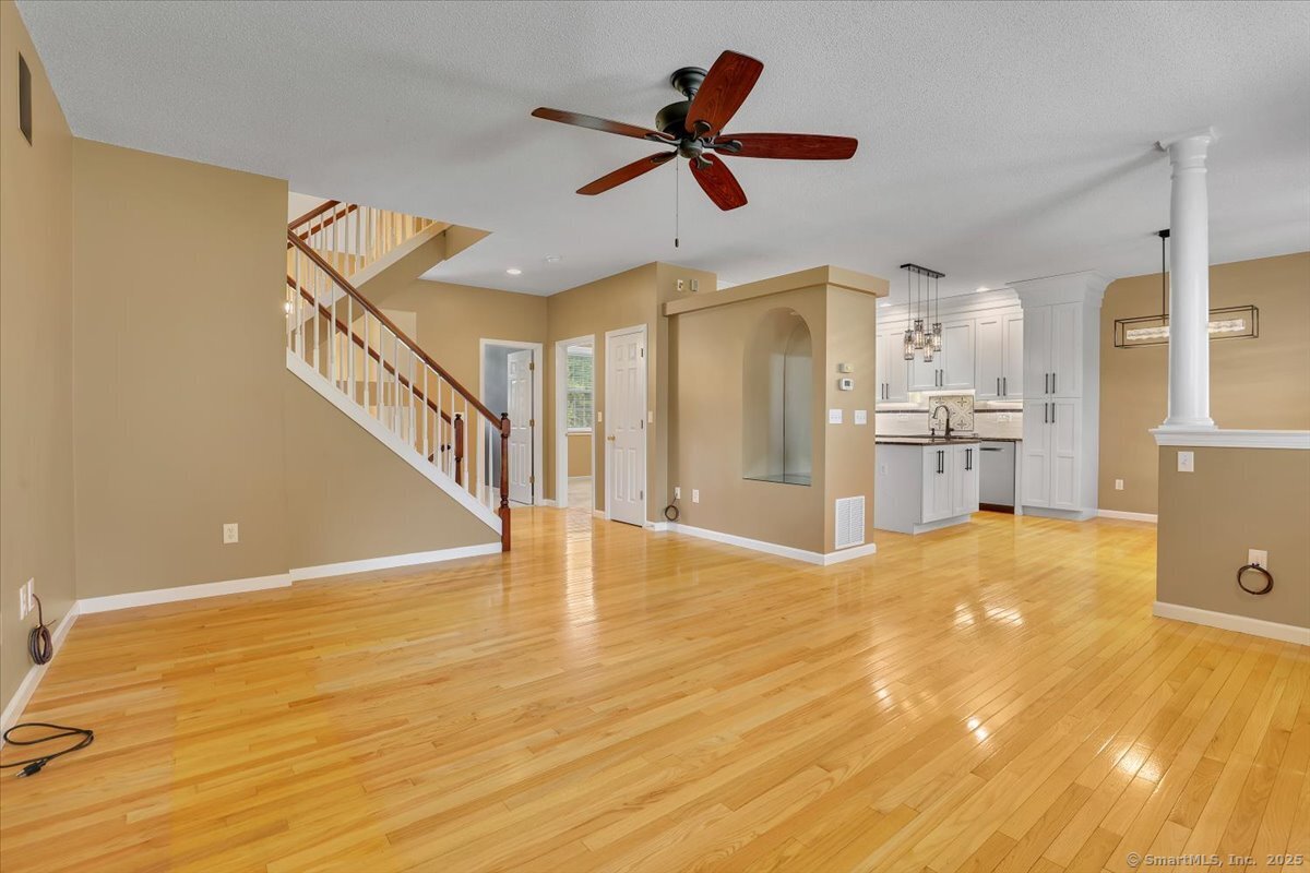 Newington, Connecticut 06111, United States, 2 Bedrooms Bedrooms, ,4 BathroomsBathrooms,Residential,Active,209369