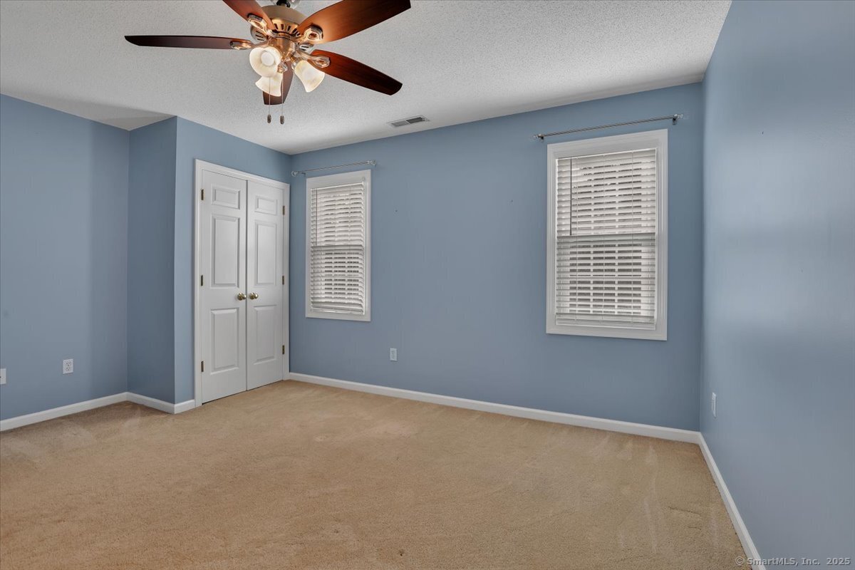 Newington, Connecticut 06111, United States, 2 Bedrooms Bedrooms, ,4 BathroomsBathrooms,Residential,Active,209369