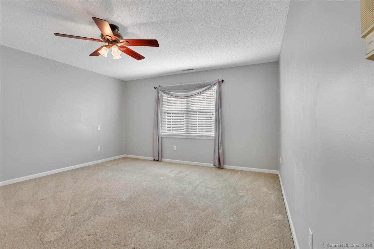 Newington, Connecticut 06111, United States, 2 Bedrooms Bedrooms, ,4 BathroomsBathrooms,Residential,Active,209369