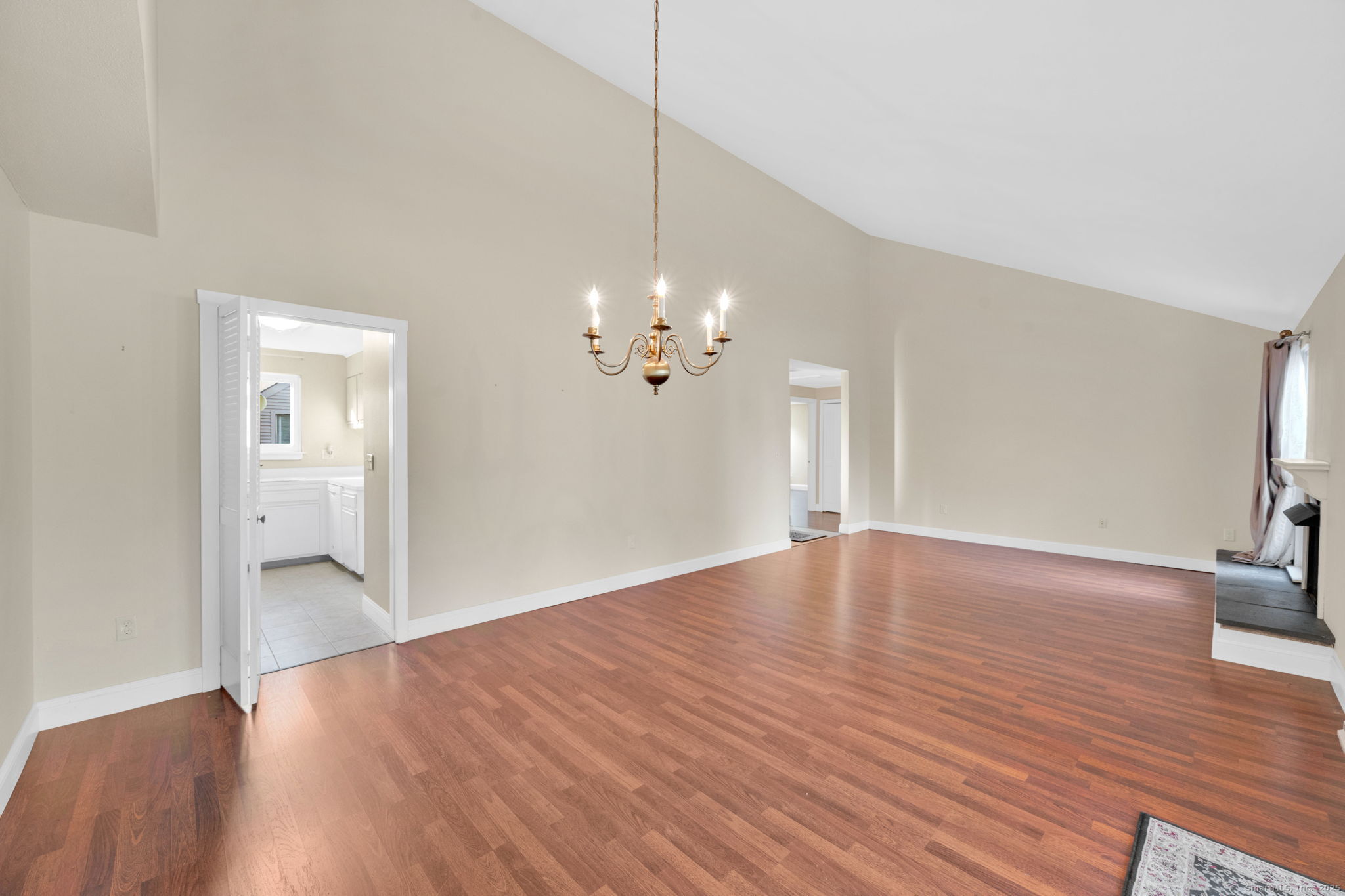 32 Hollister Way South 32