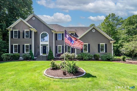 Homes For Sale - 10 Canterbury Lane<br/> Newtown, CT 06482