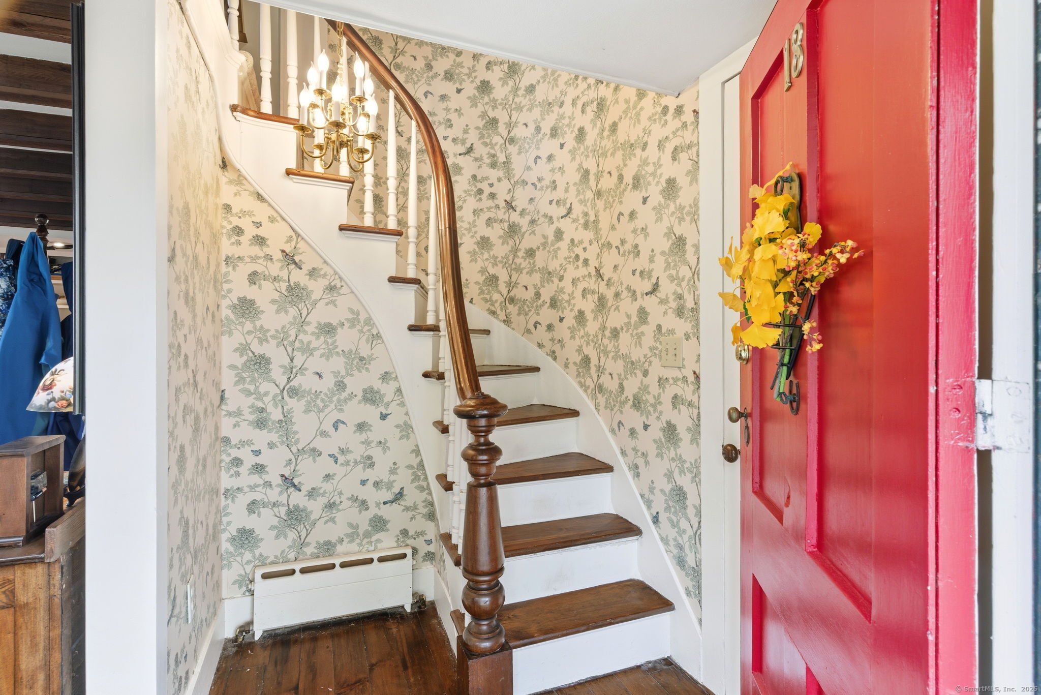 18 Little Point Street