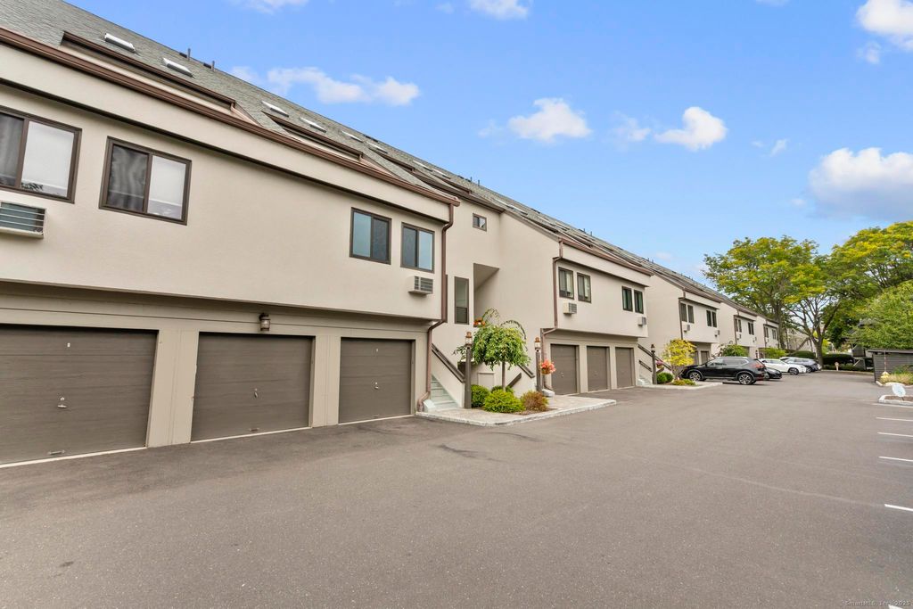 Photo of 105 Harbor Drive #117, Stamford, CT 06902 (MLS # 24128150)